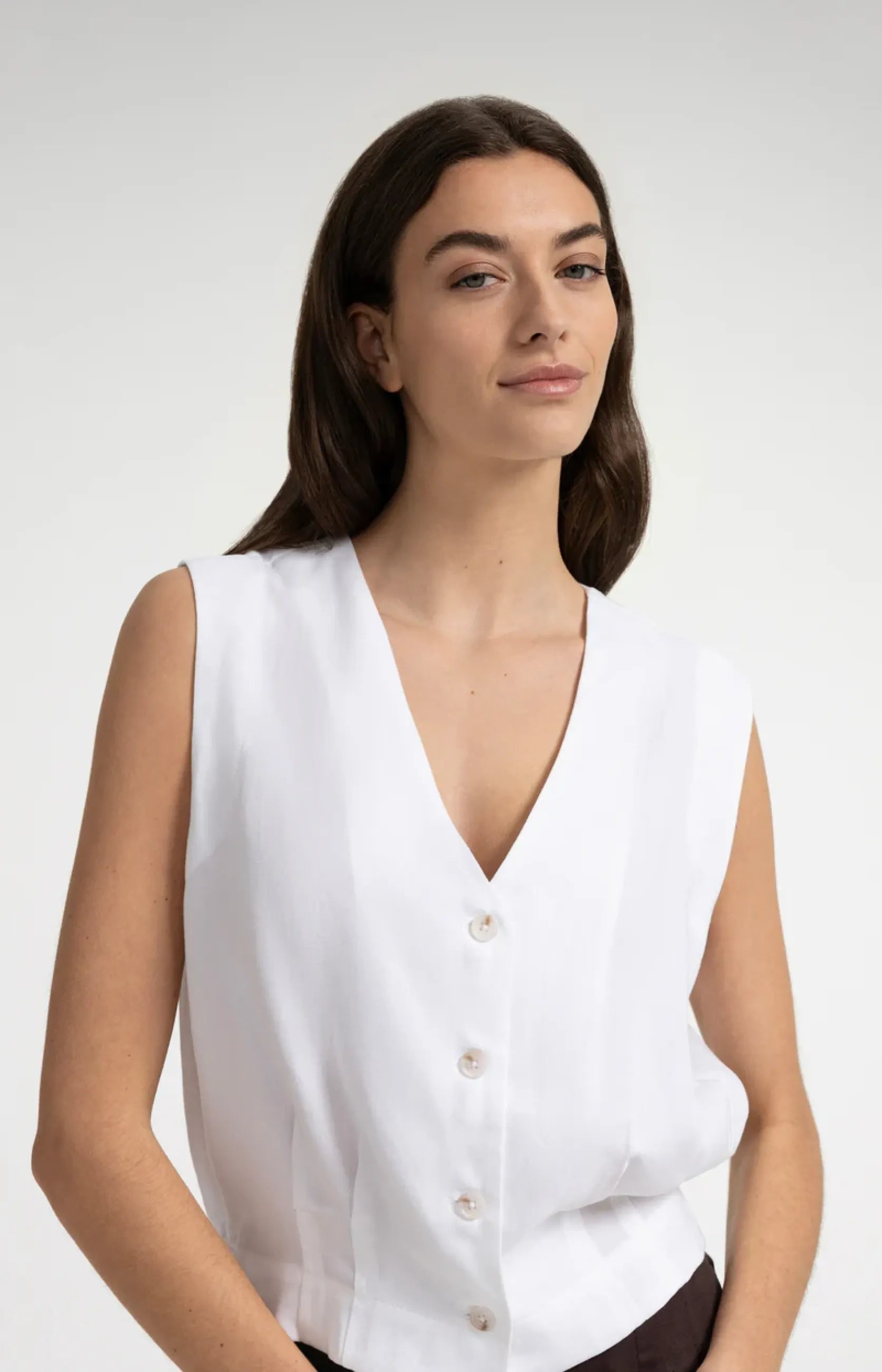 Ärmellose Bluse mit Plisseefalten