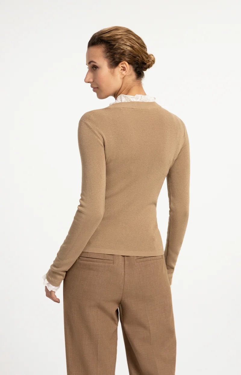 Strickpullover mit Rüschendetails