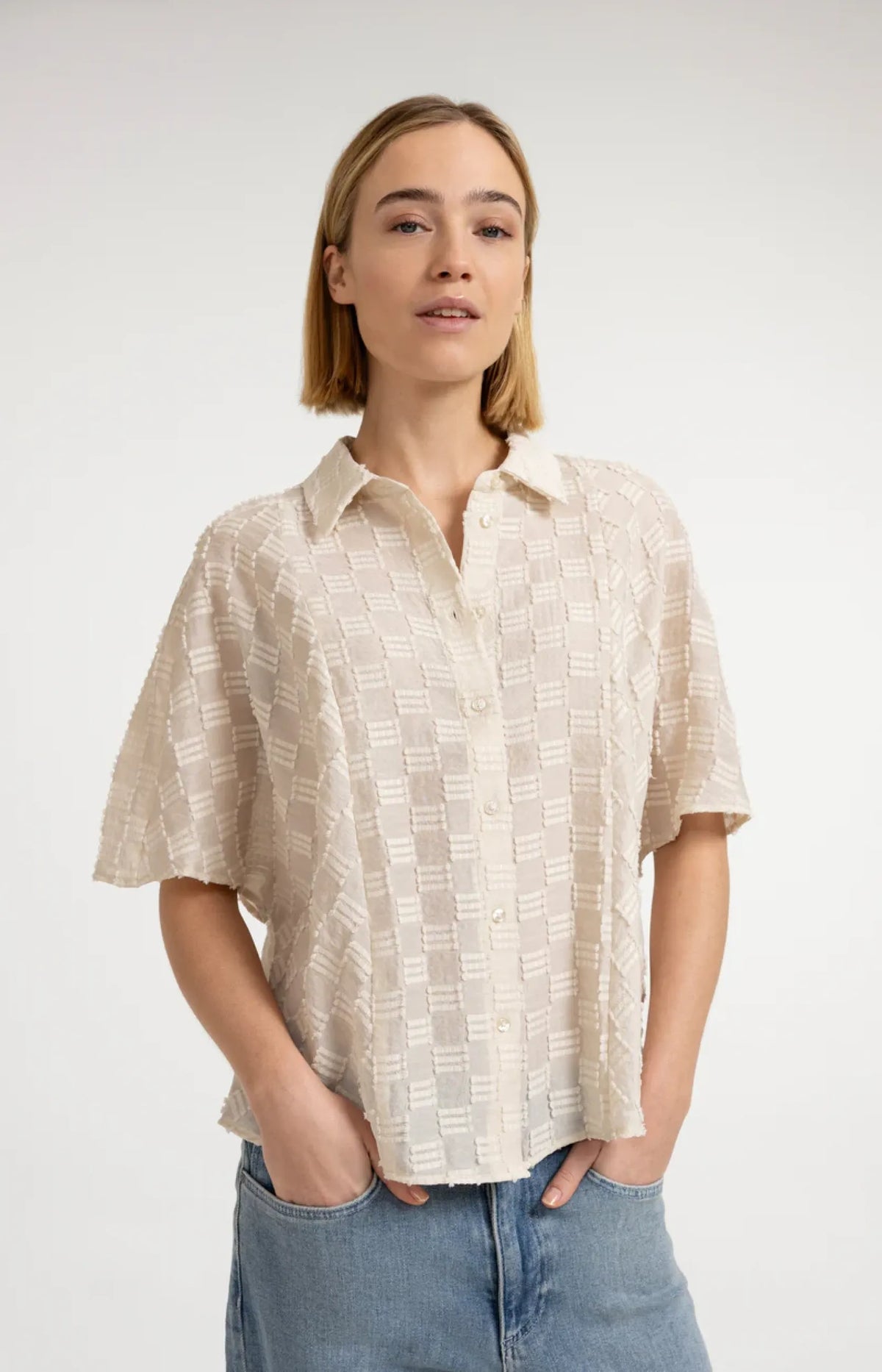 Jacquard-Bluse mit kurzen weiten Ärmeln
