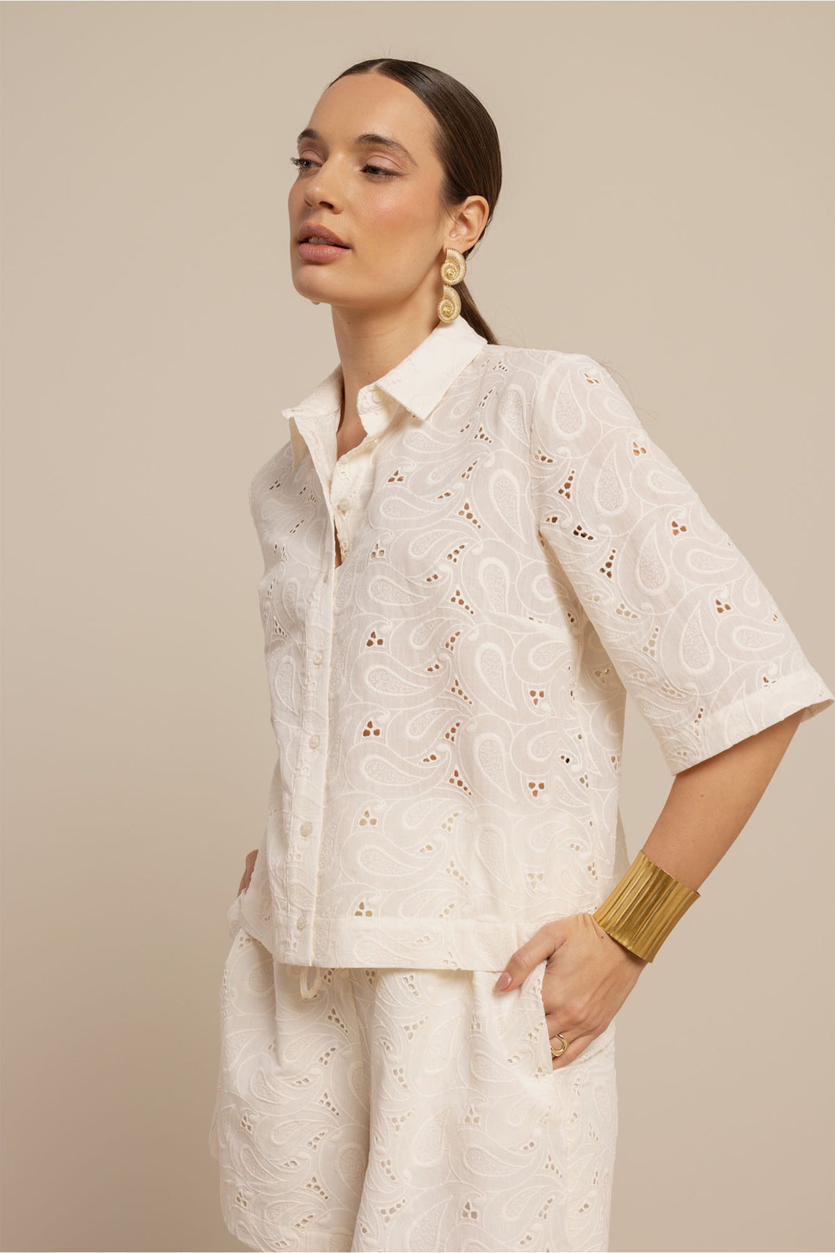 Bluse NYRA mit Stickerei