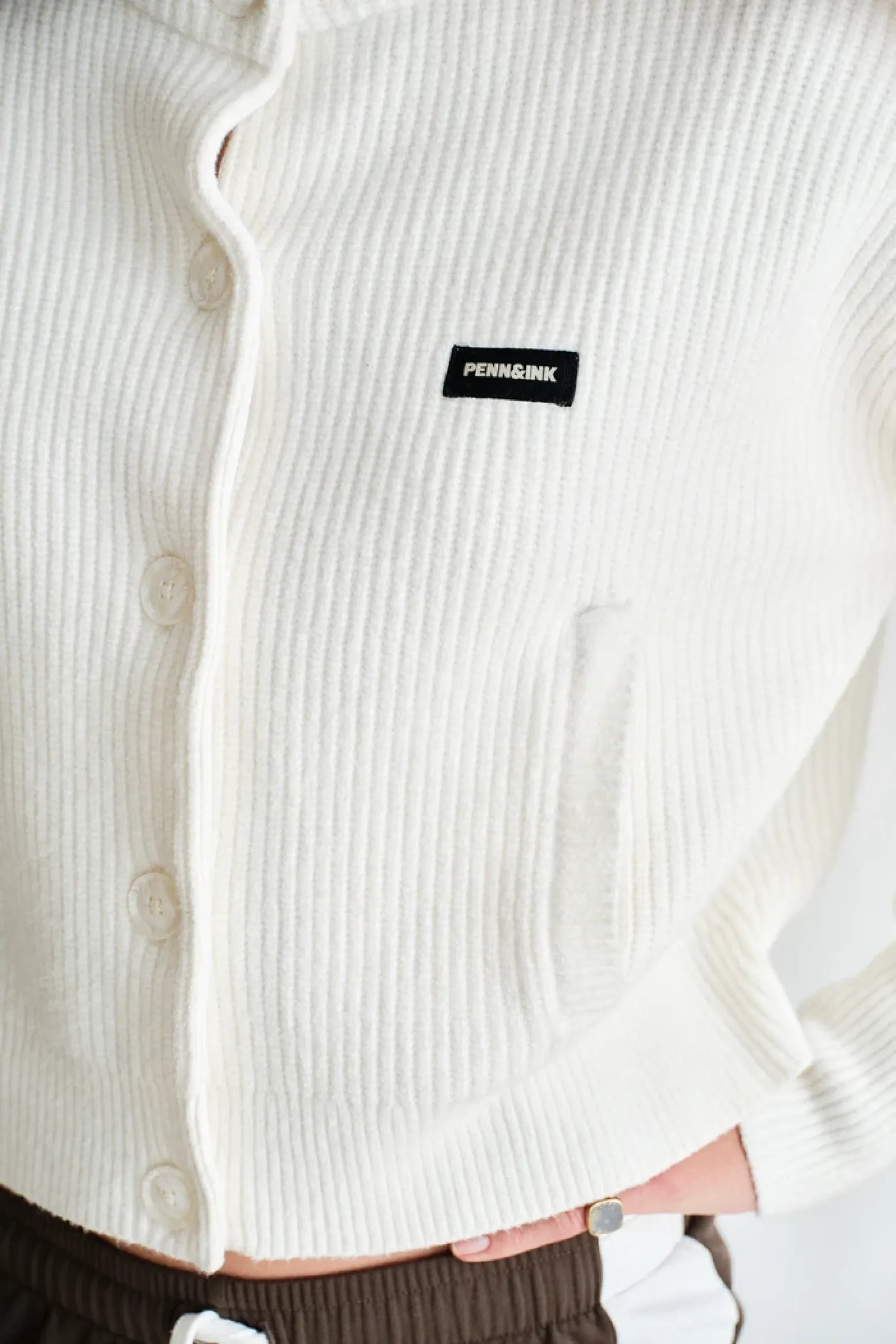 Strickjacke mit Label-Patch