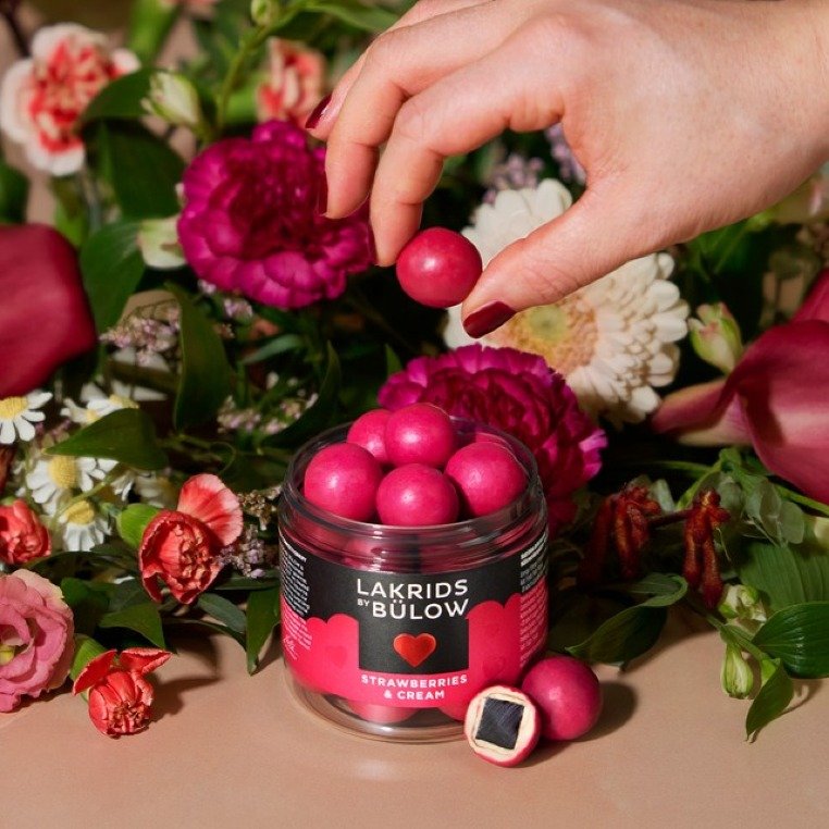 Small - STRAWBERRIES & CREAM