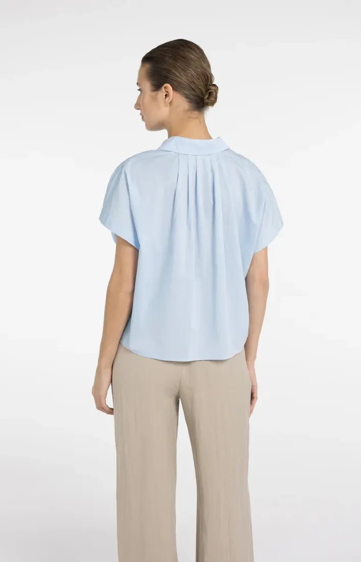 Ärmellose Bluse mit Zierknöpfen