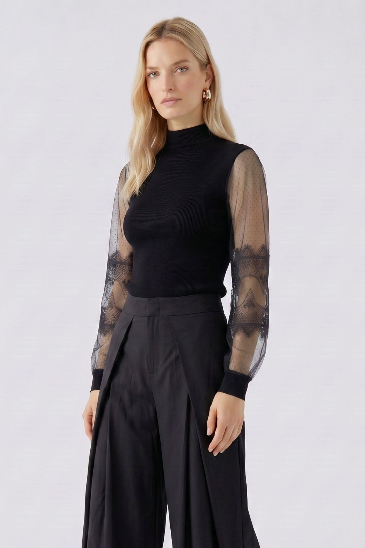 Pullover mit transparentem Spitzenärmeln