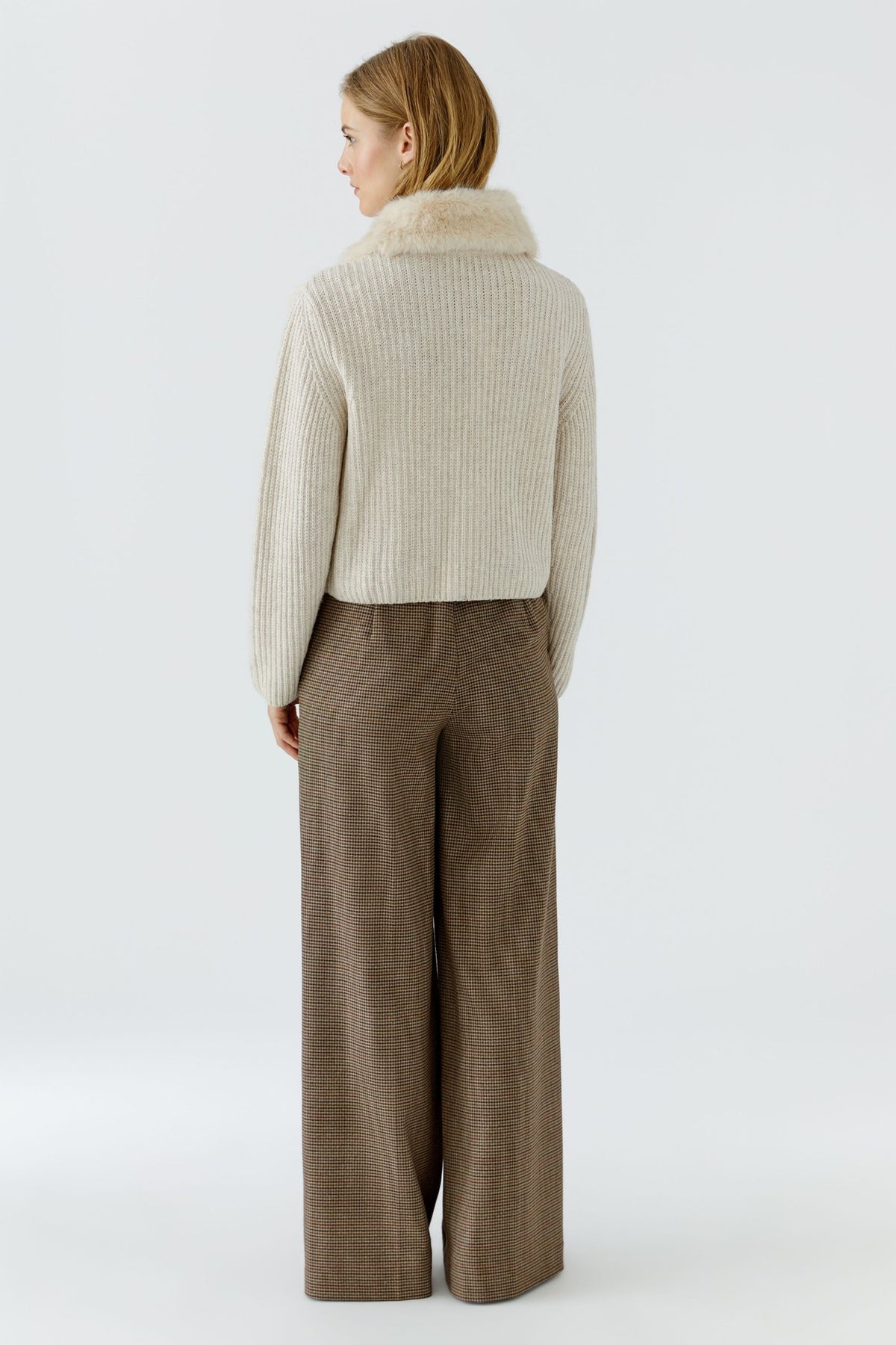 Strickjacke mit abnehmbarem Kragen