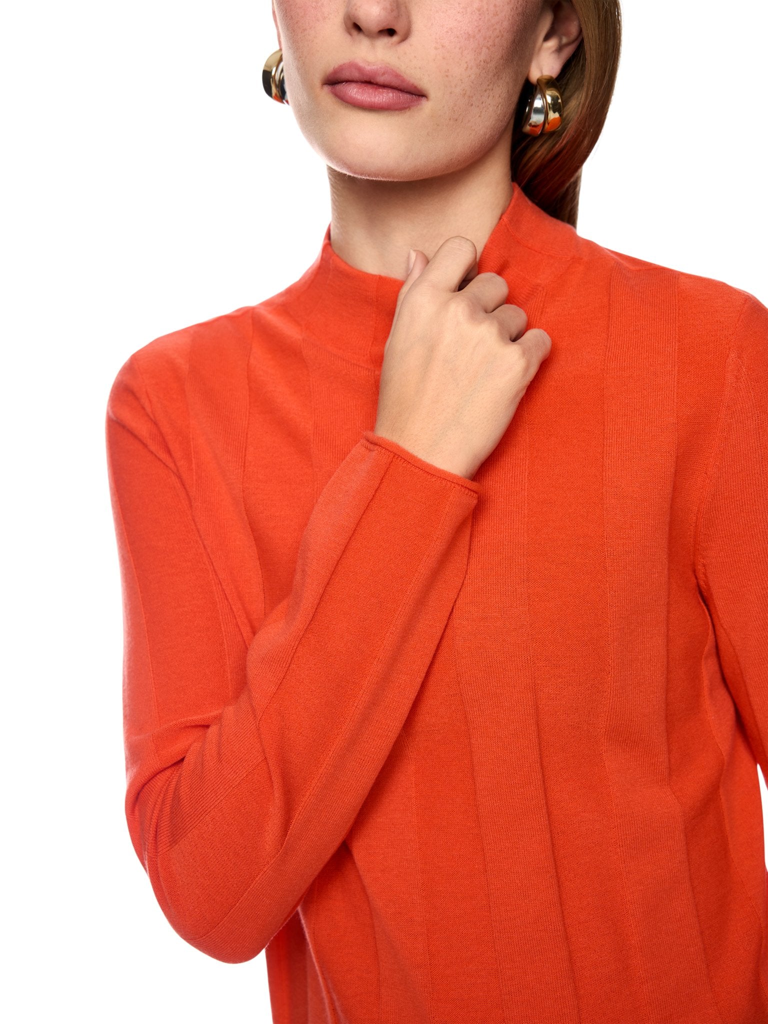 Schmaler Pullover mit Stehkragen