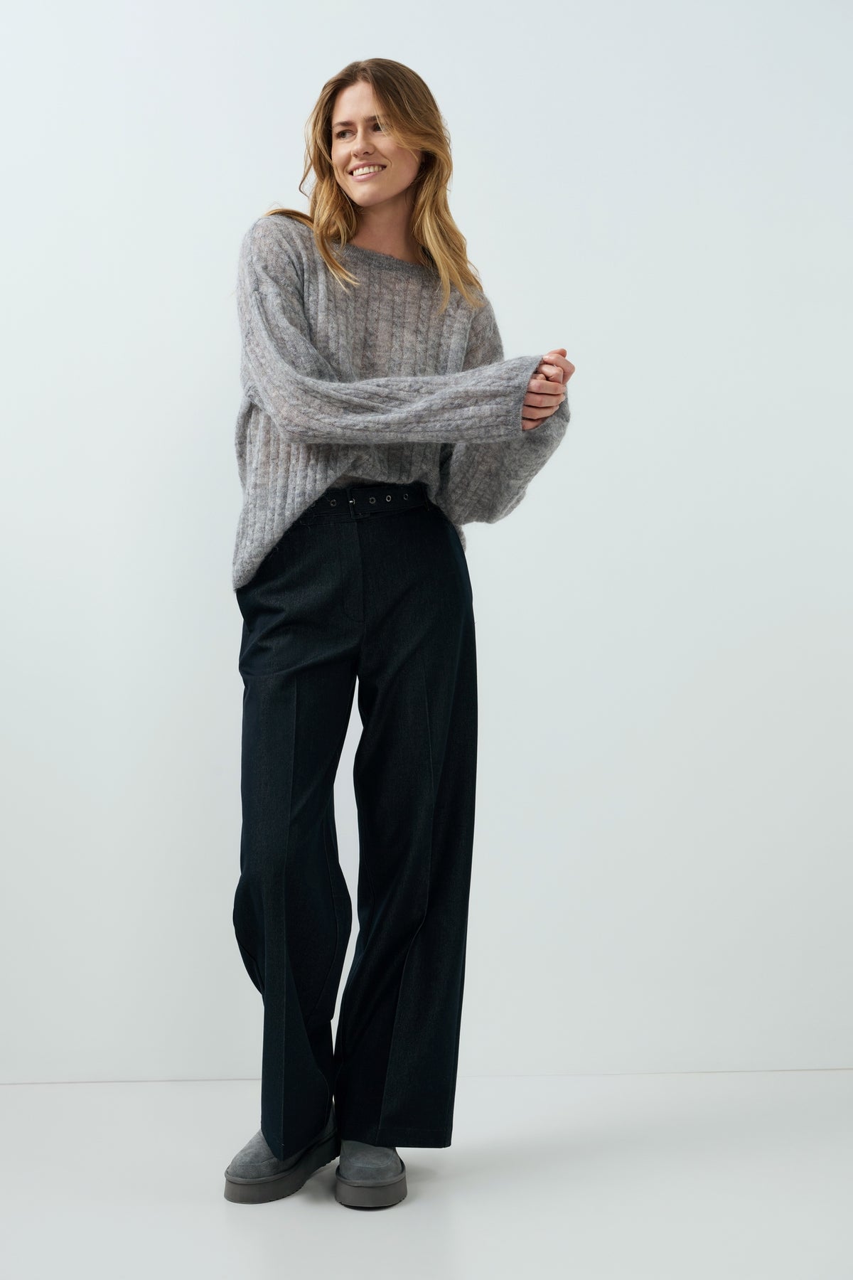Oversize-Pullover mit Zopfmuster