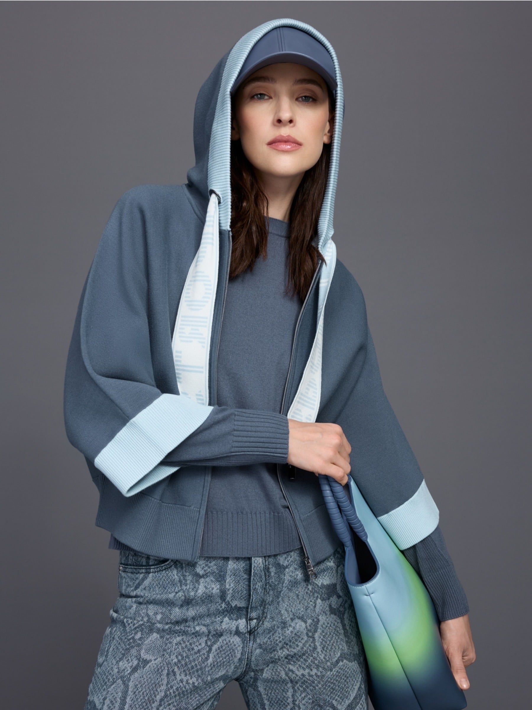 Sweatjacke mit breiten Bändern