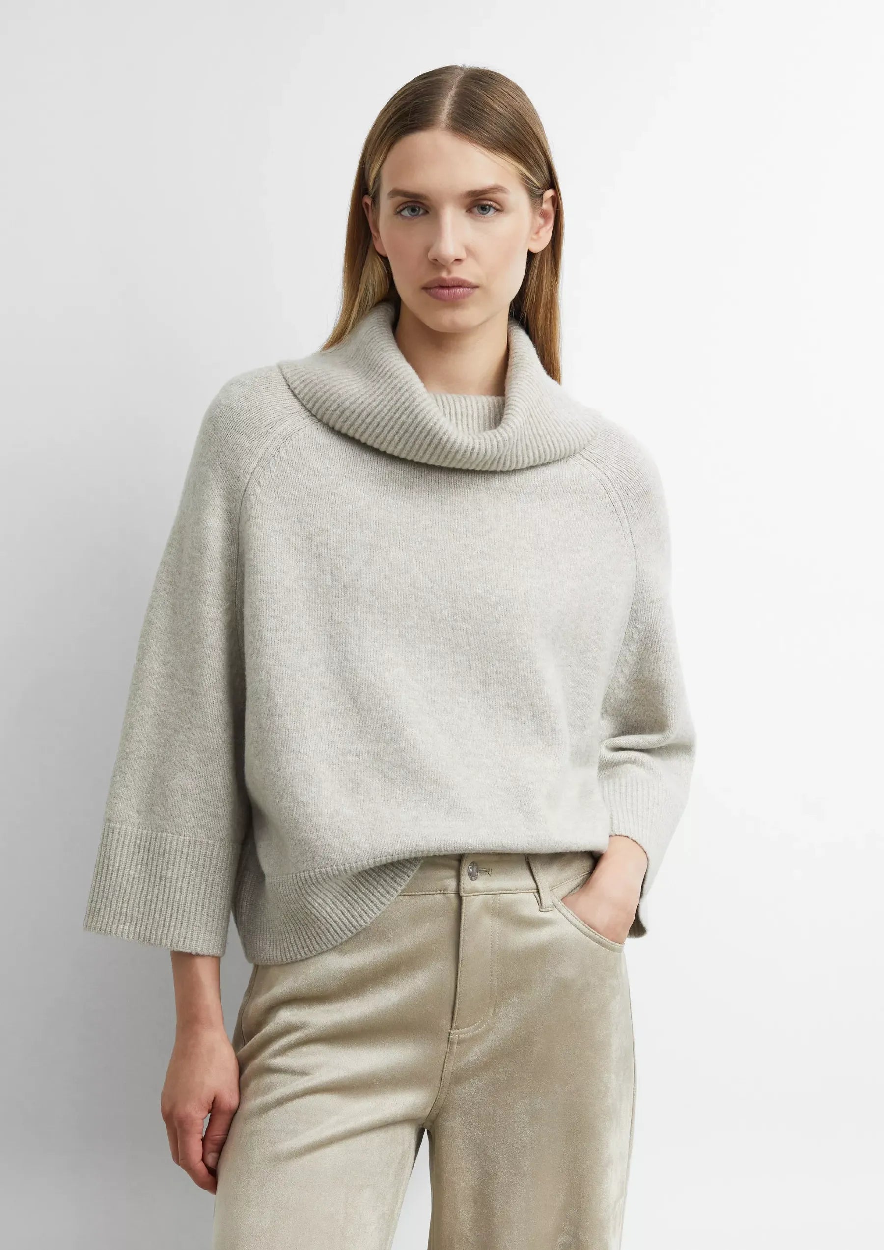 Strickpullover mit weitem Kragen