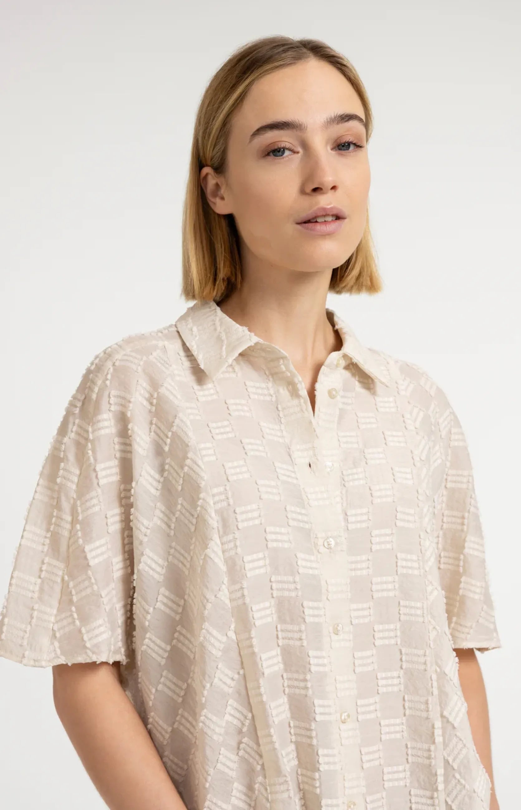 Jacquard-Bluse mit kurzen weiten Ärmeln