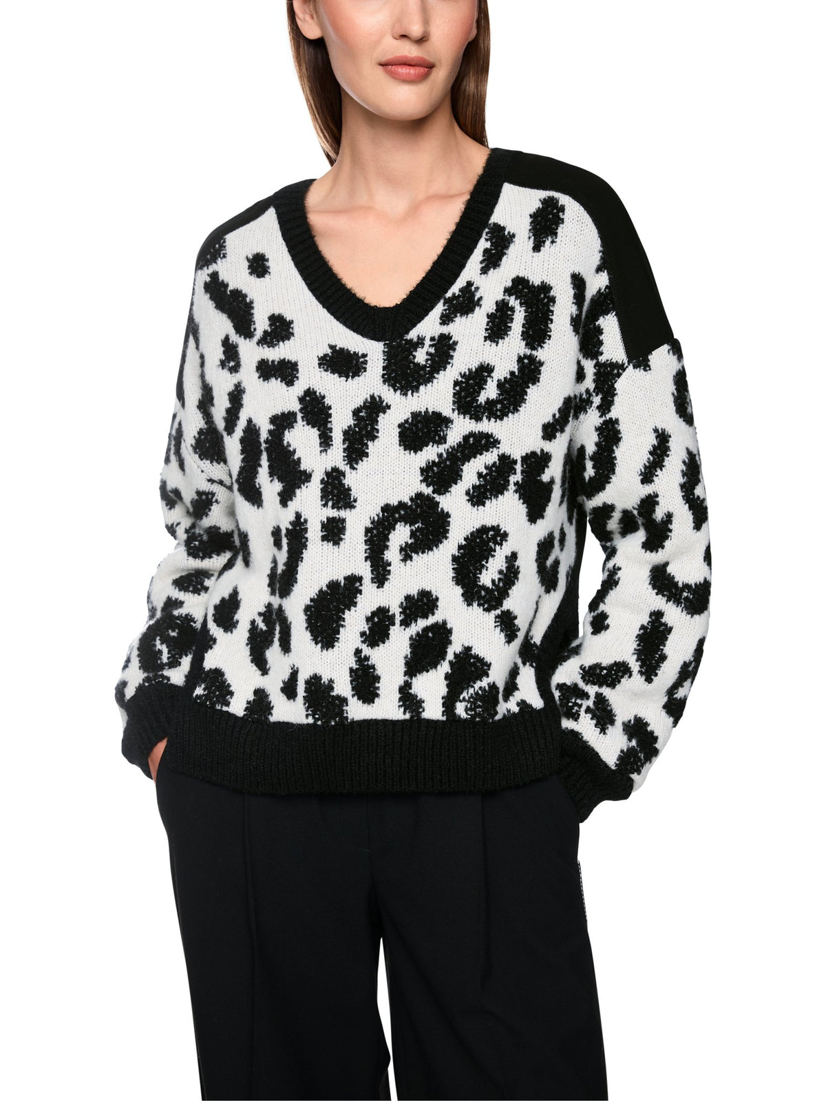 Strickpullover mit Leo-Print
