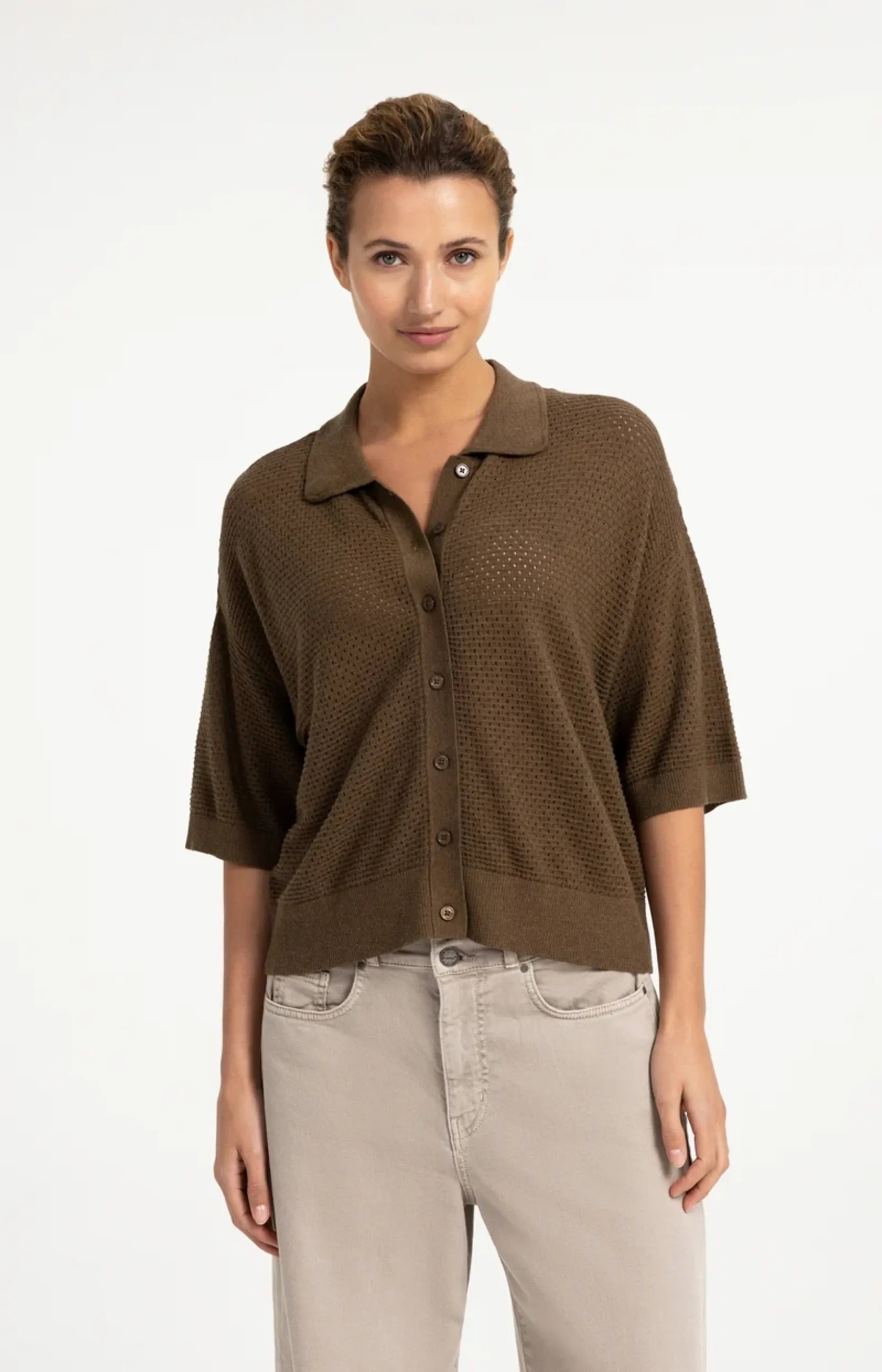 Locker gestrickter Kurzarm-Cardigan mit Kragen