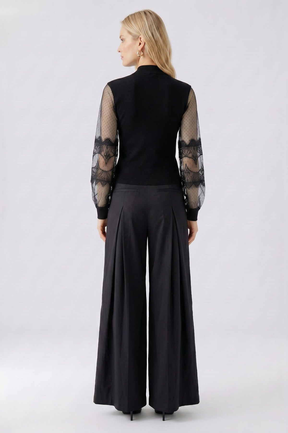 Pullover mit transparentem Spitzenärmeln