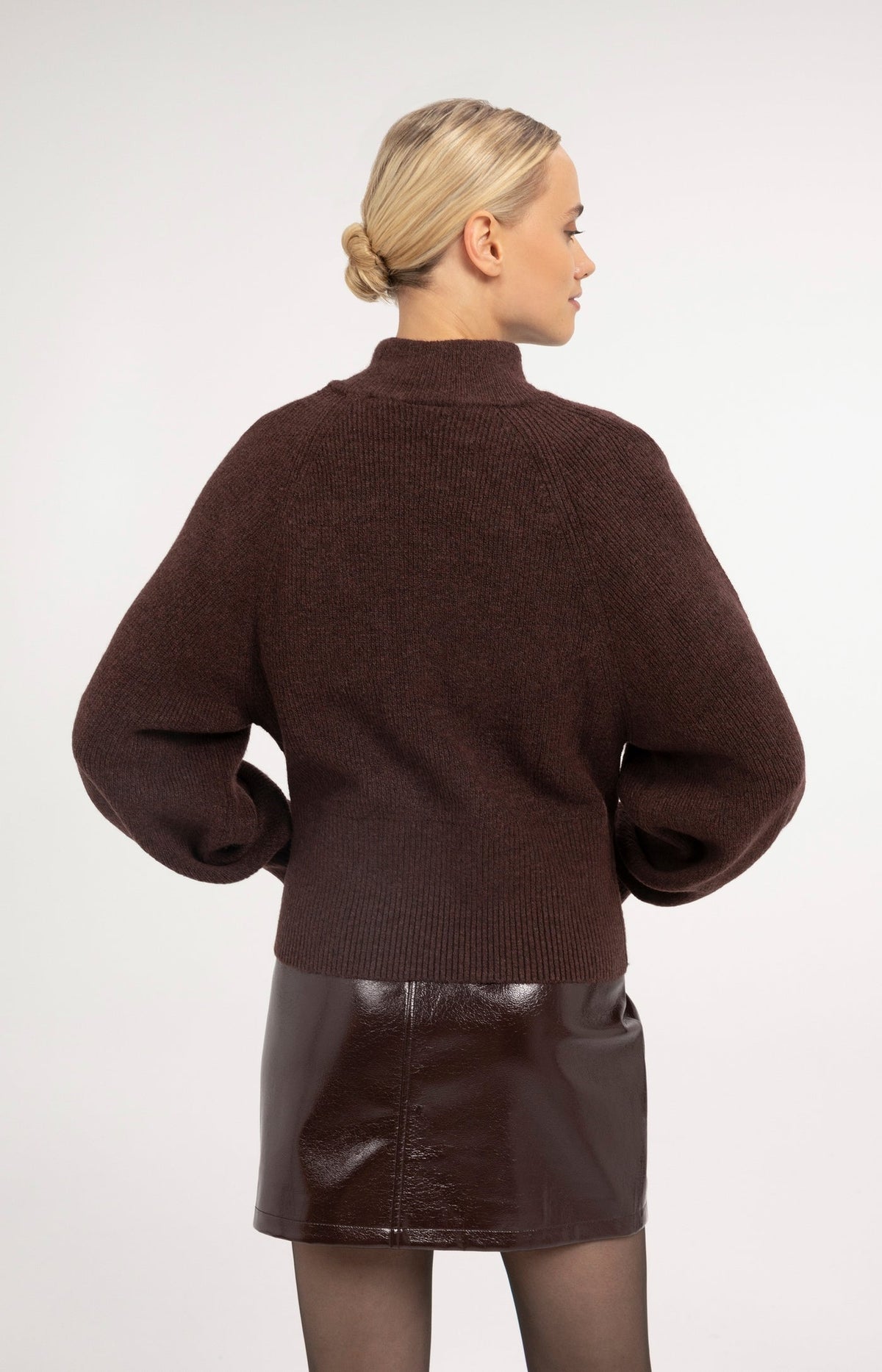 Gestrickter Rollkragenpullover mit Fledermausärmeln