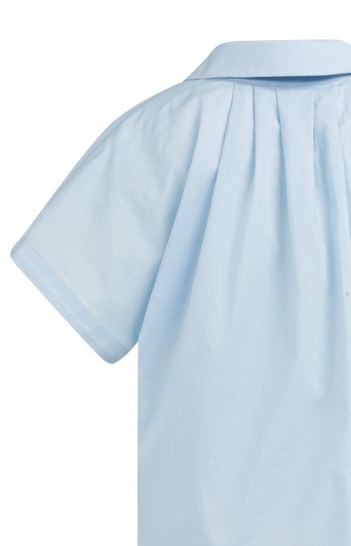 Ärmellose Bluse mit Zierknöpfen