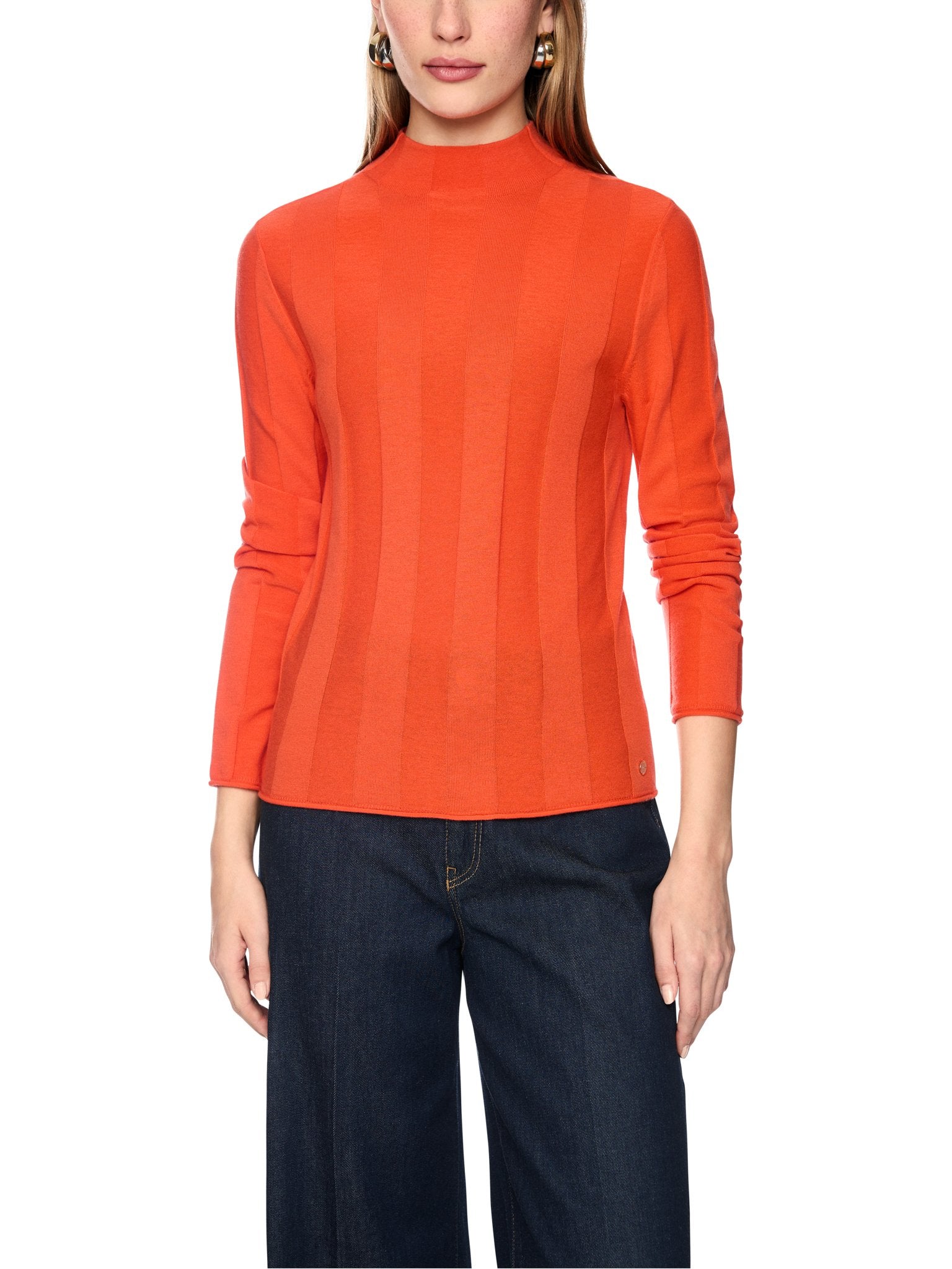 Schmaler Pullover mit Stehkragen