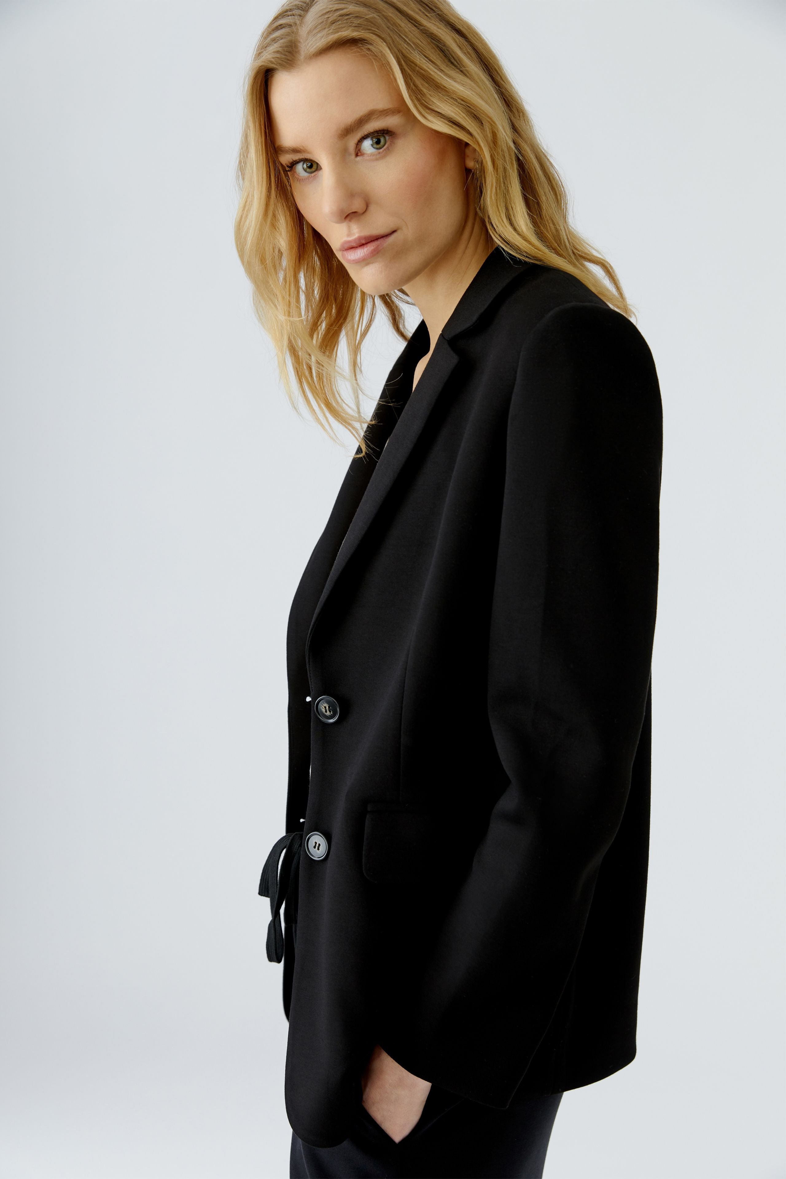 Blazer mit Schulterpolster und Pattentaschen