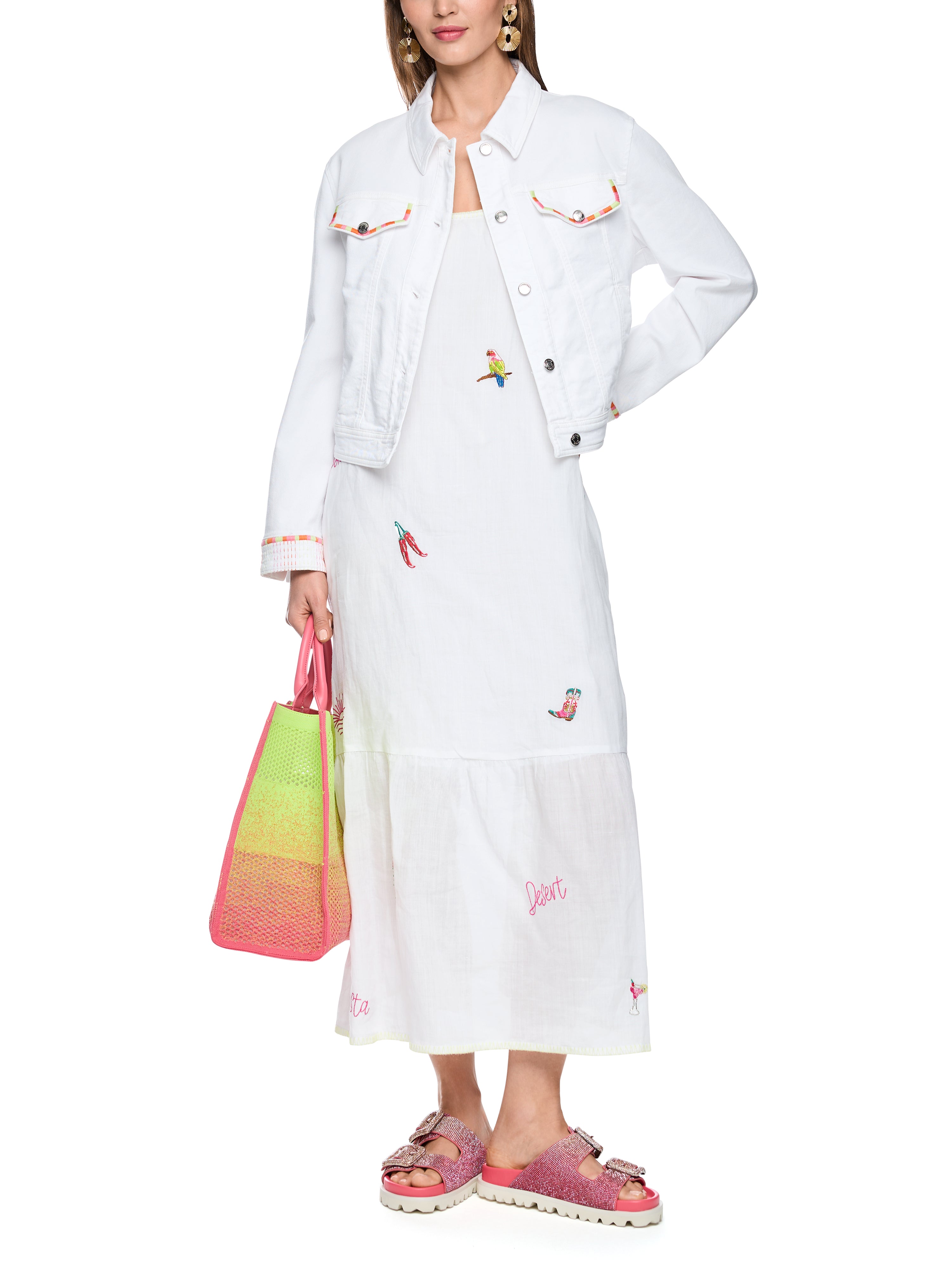 Jeansjacke mit bunten Stickereien