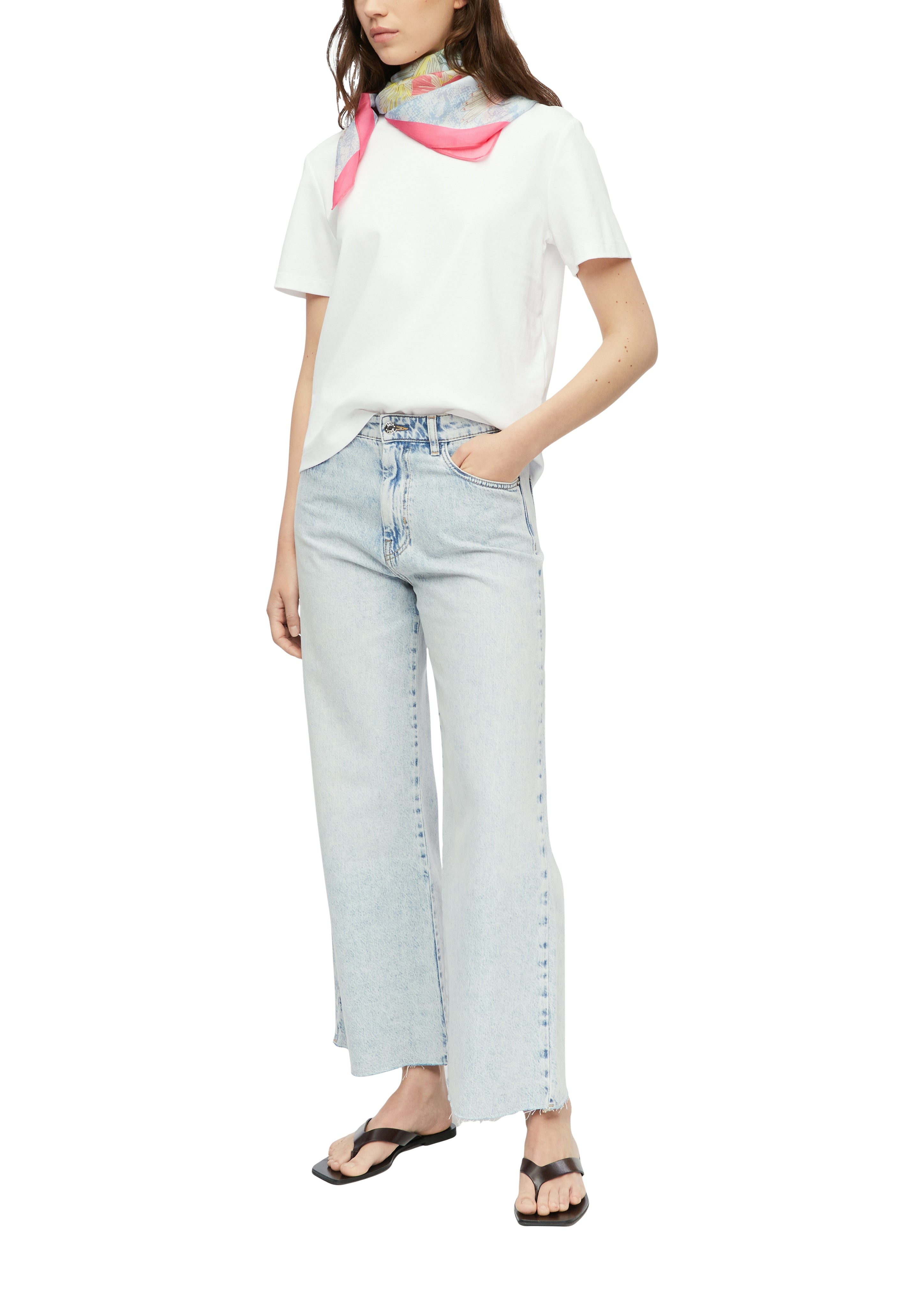 Tuch mit floralem Muster