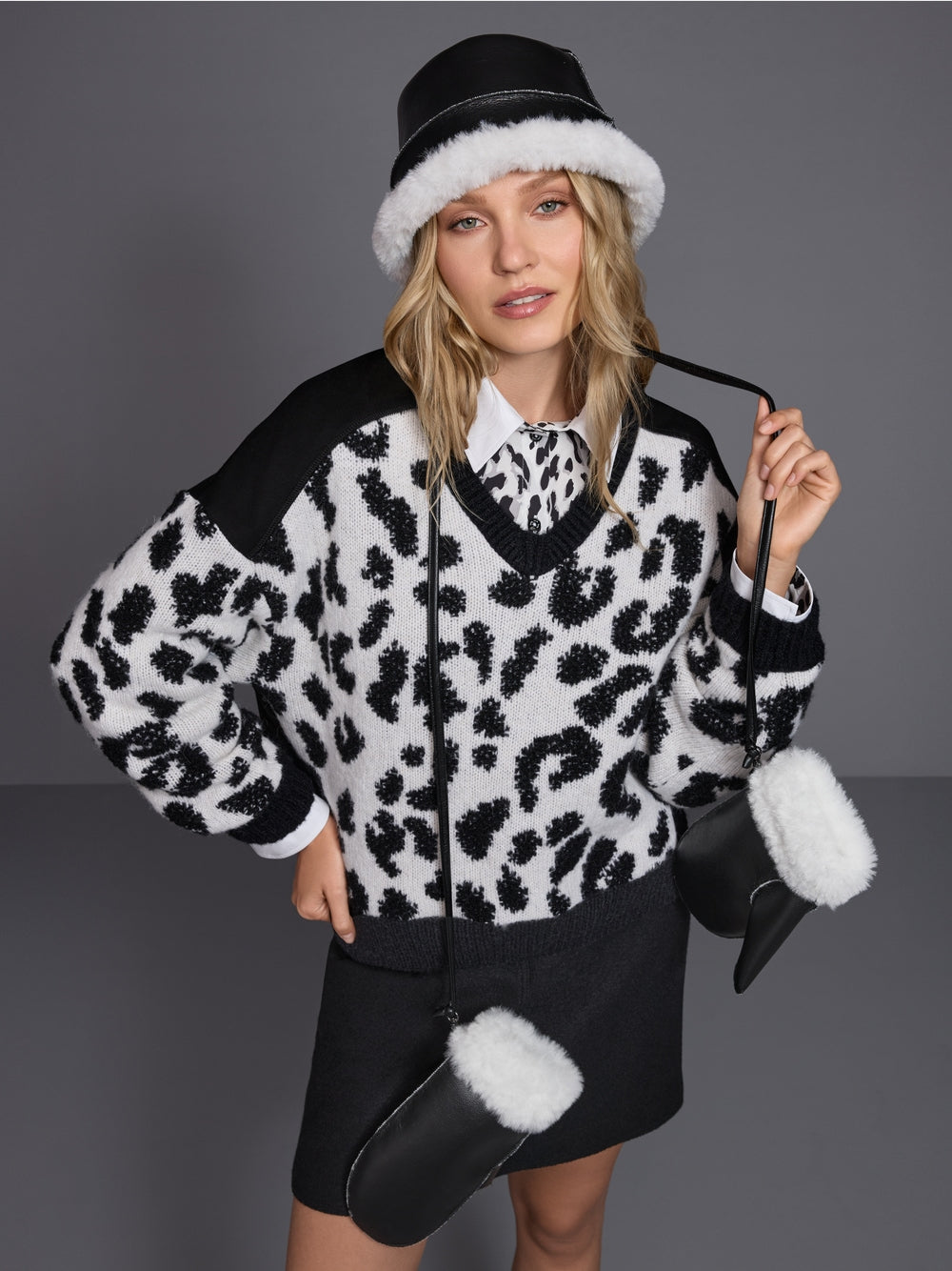 Strickpullover mit Leo-Print