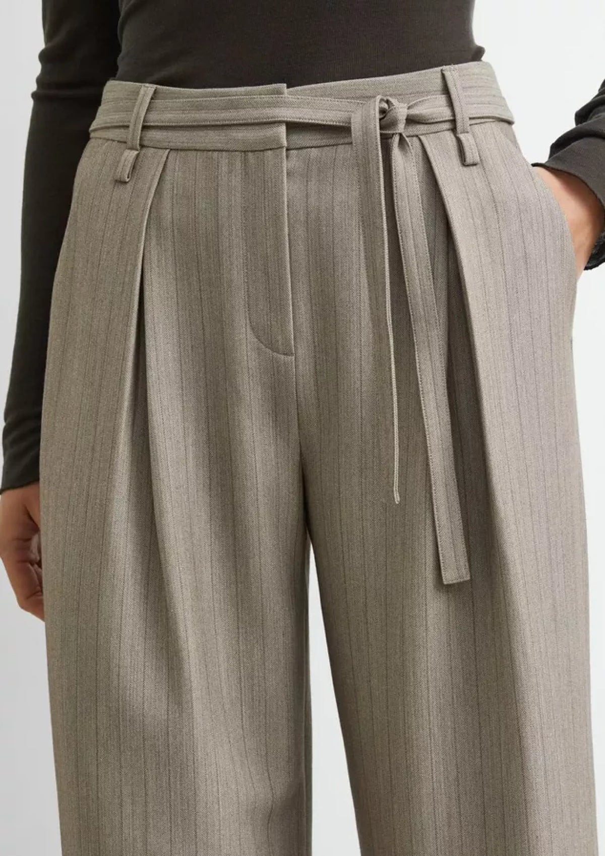 Wide-Leg-Hose mit Faltendetail und Gürtel