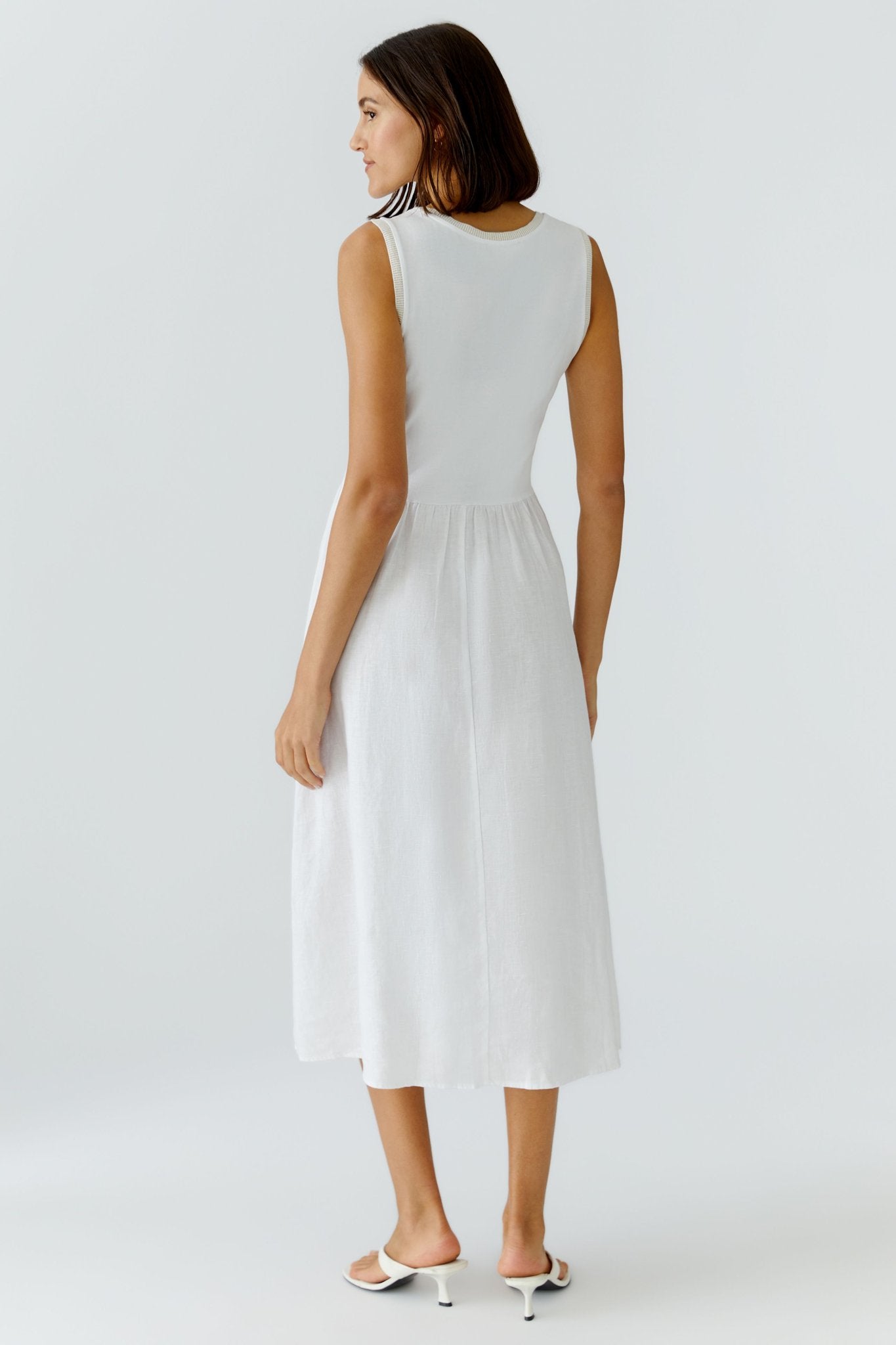 Kleid in Midilänge