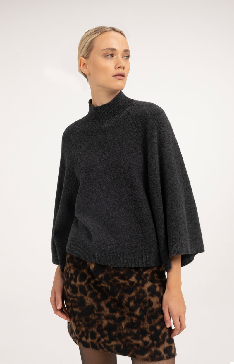 Pullover mit weiten Ärmeln und hohem Kragen