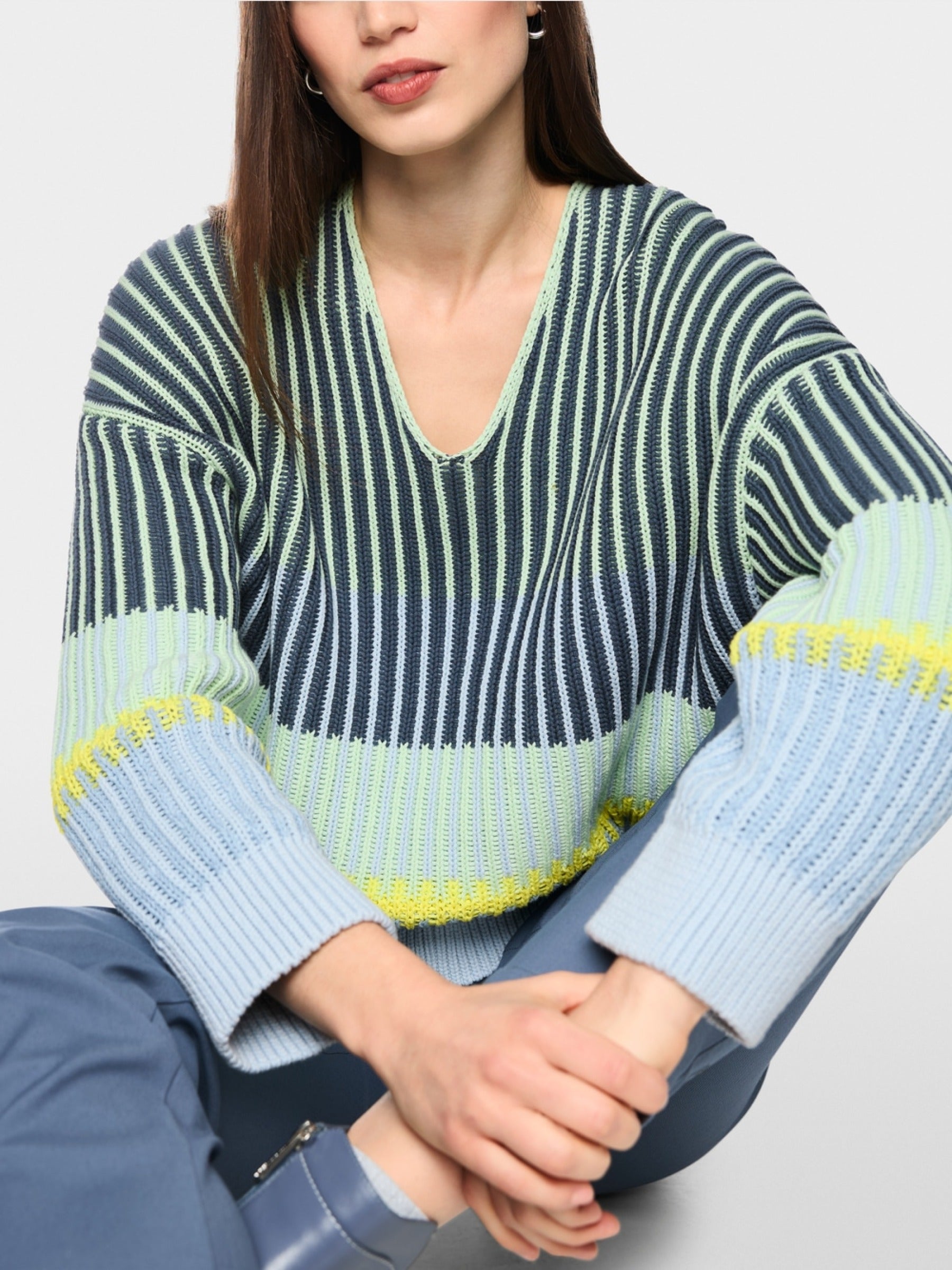 Strickpullover mit Streifenmuster