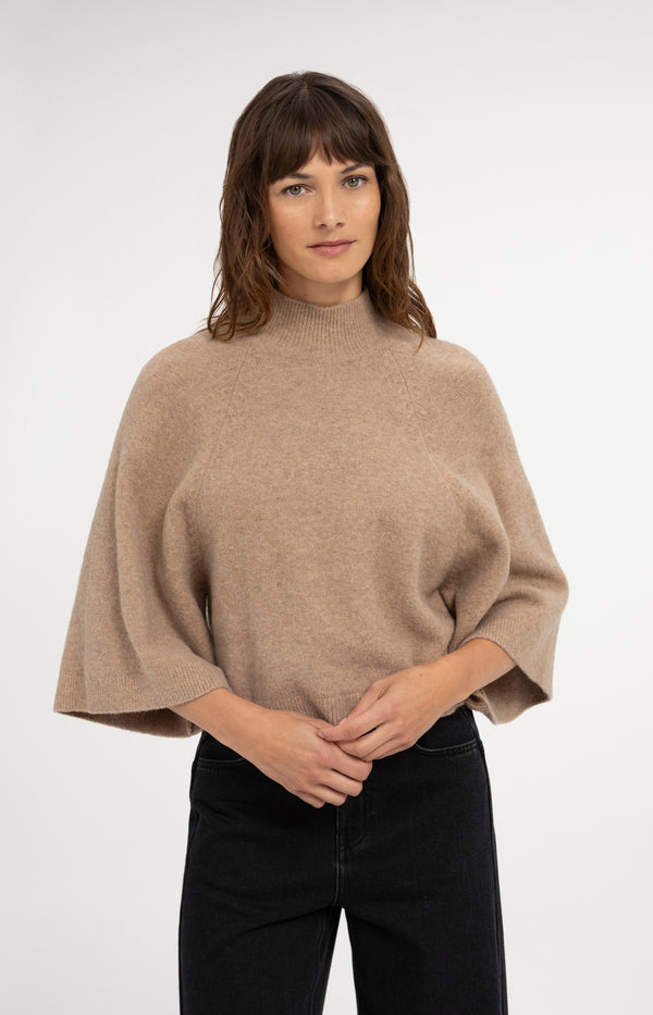 Pullover mit weiten Ärmeln und hohem Kragen