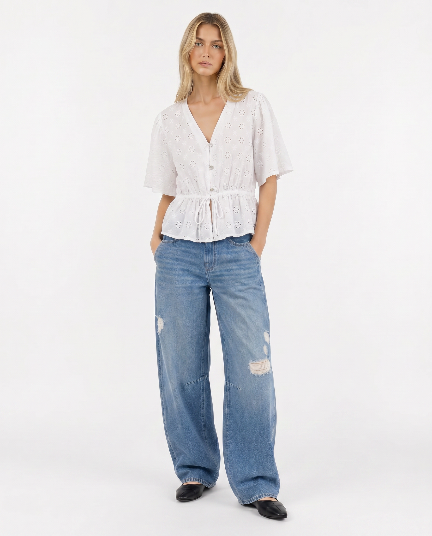 Bluse mit Blütenstickerei