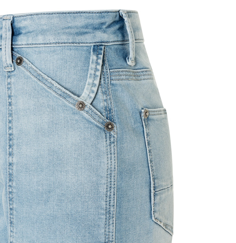 MAC Mom Fit High-Low Bleached