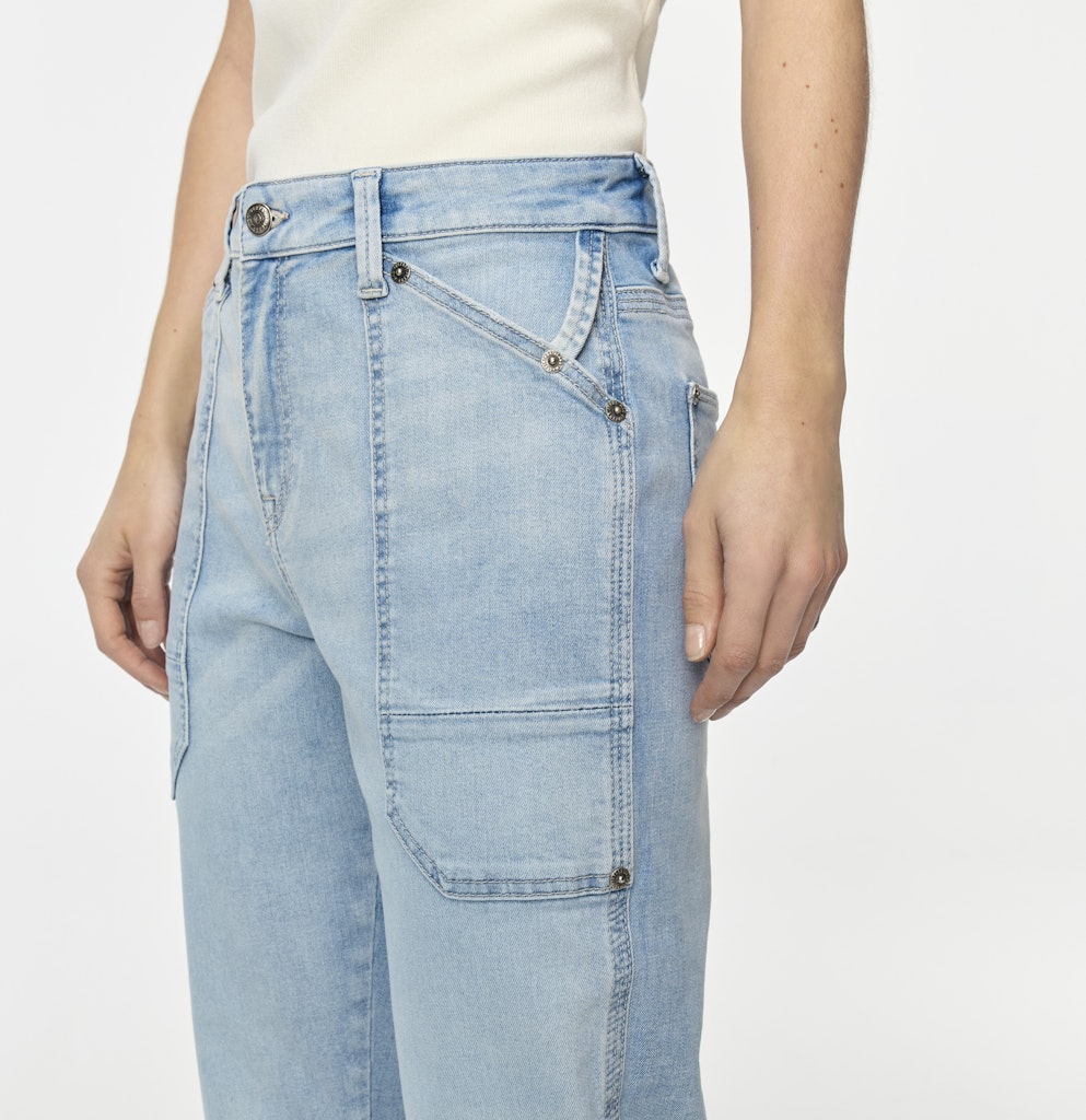 MAC Mom Fit High-Low Bleached