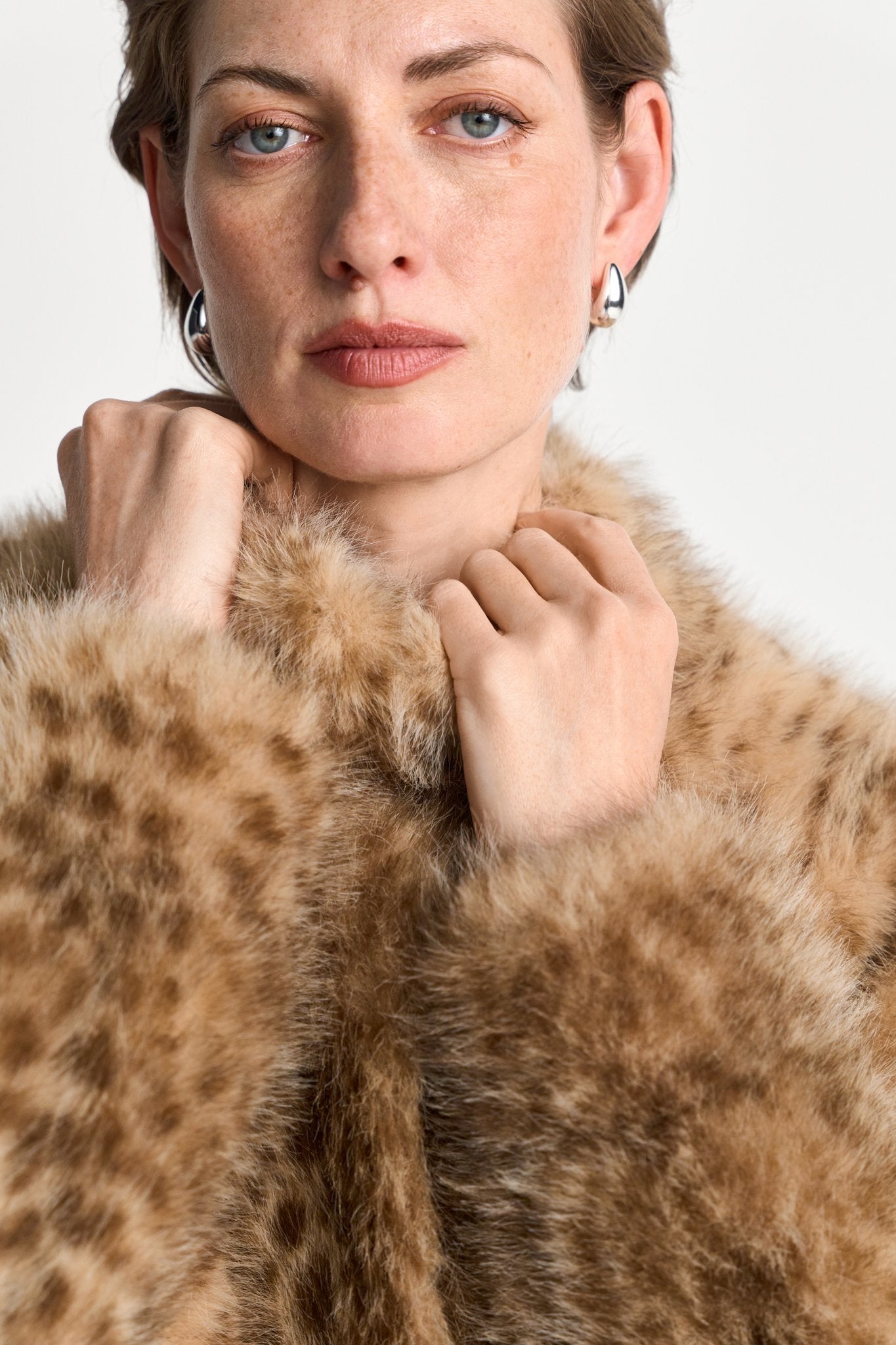 Kunstfelljacke mit Leoparden-Muster
