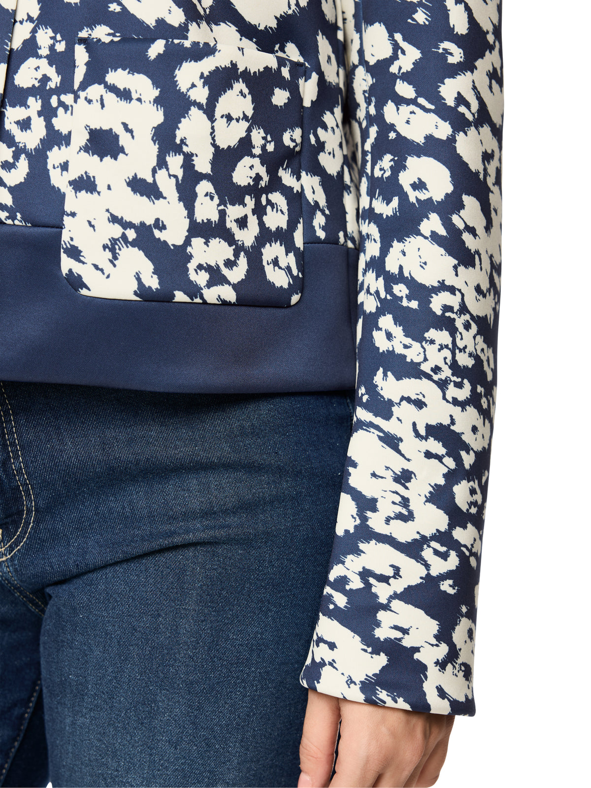 Kurze Jacke mit Leo-Print