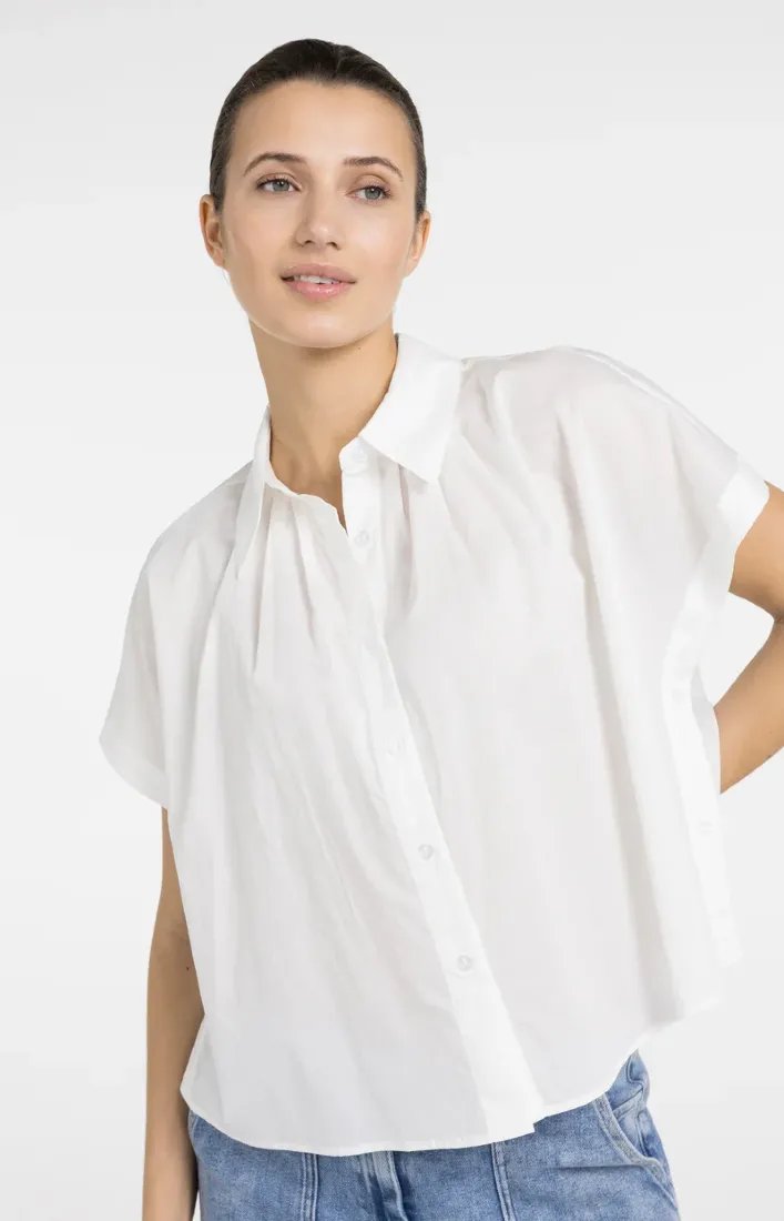 Ärmellose Bluse mit Zierknöpfen