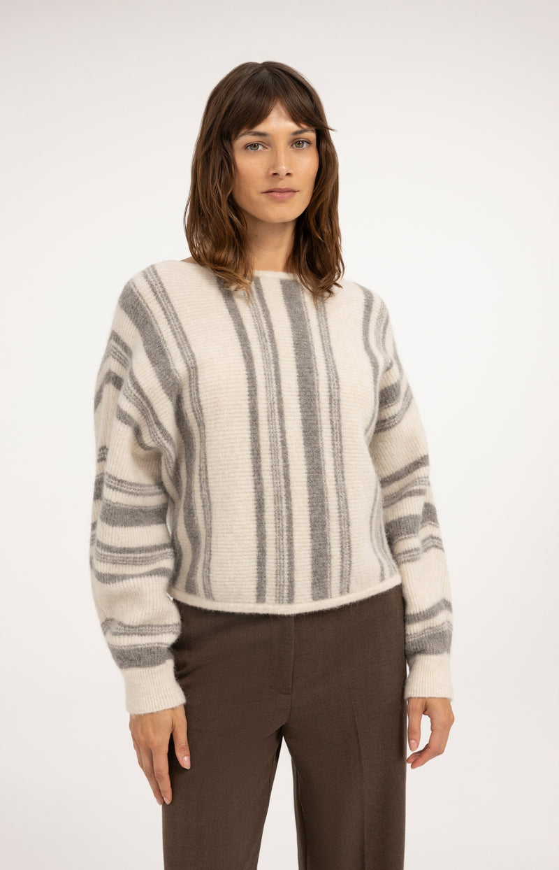 Pullover mit U-Boot-Ausschnitt und Streifenmuster