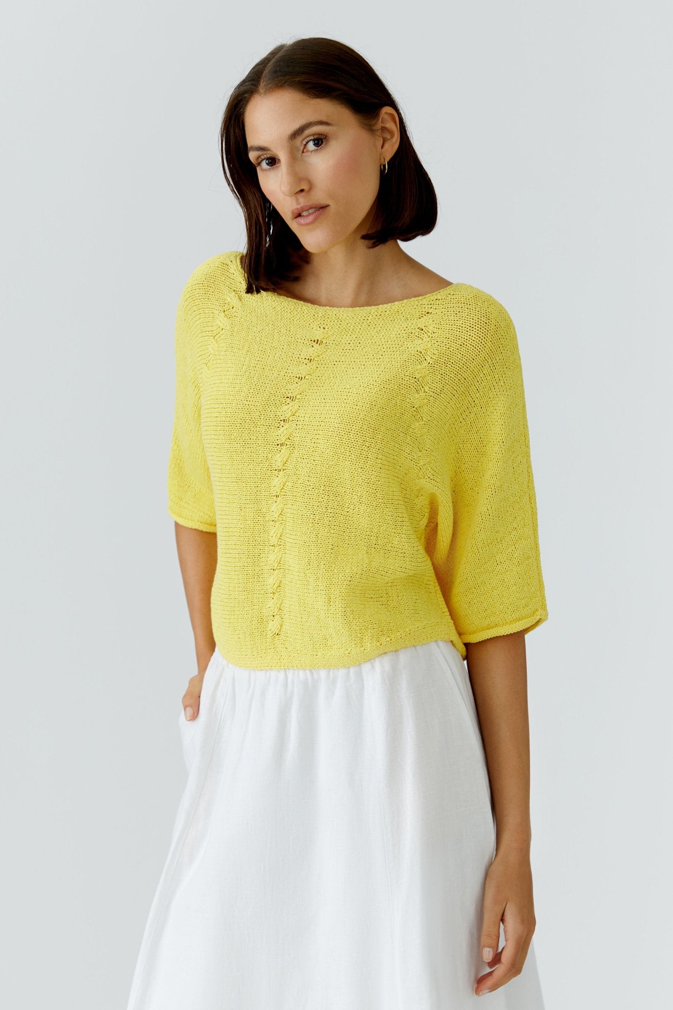 Pullover mit Zopfstrickmuster