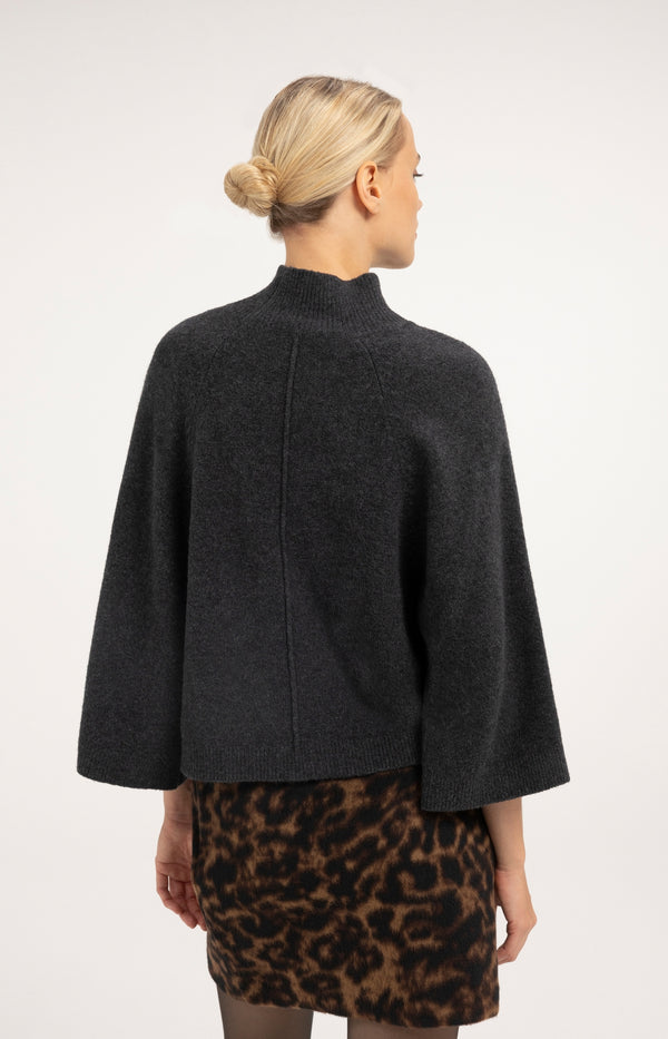 Pullover mit weiten Ärmeln und hohem Kragen