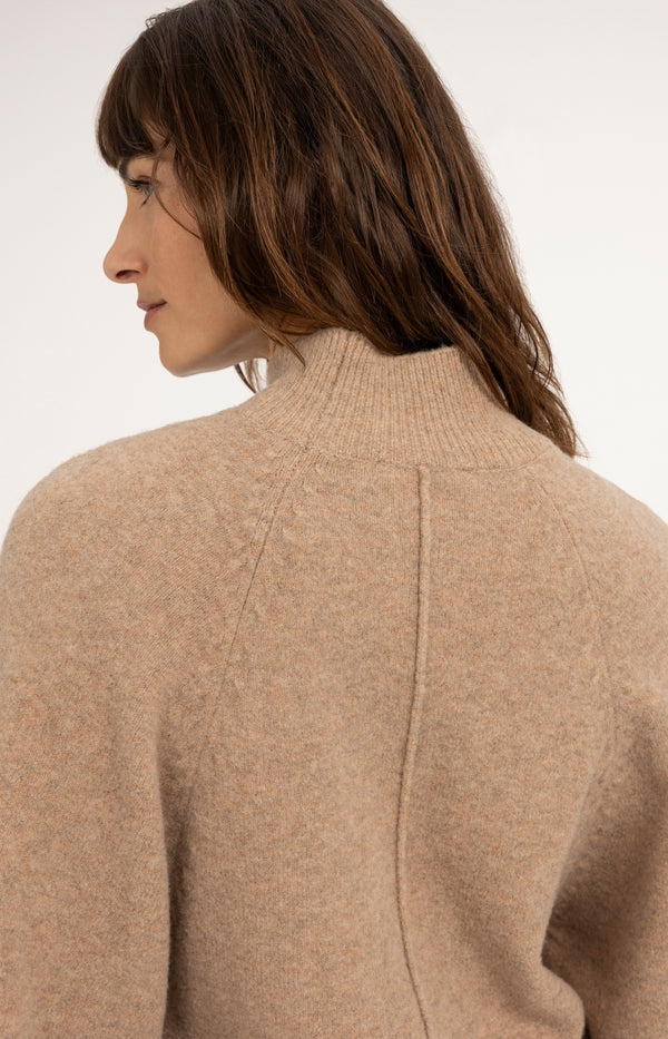 Pullover mit weiten Ärmeln und hohem Kragen