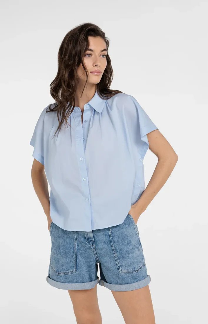 Ärmellose Bluse mit Zierknöpfen