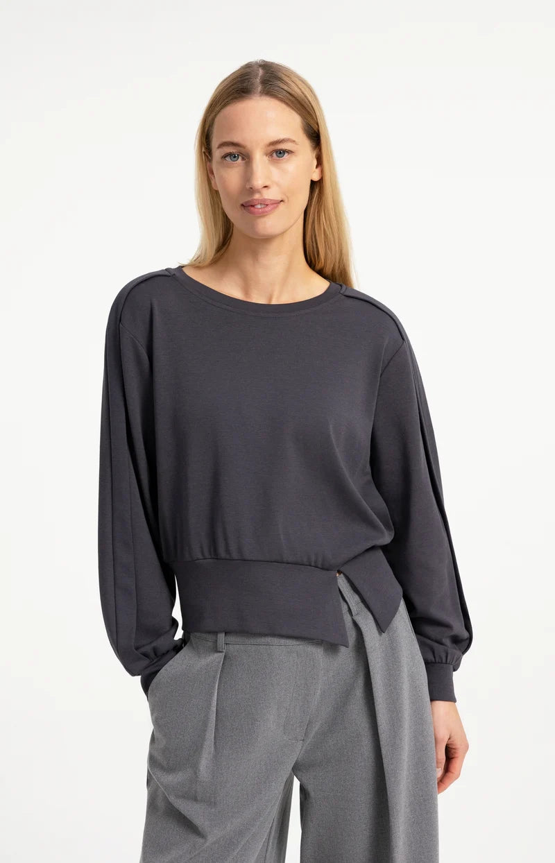 Sweatshirt mit engem Saum und Faltdetail