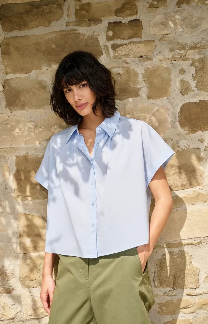 Ärmellose Bluse mit Zierknöpfen