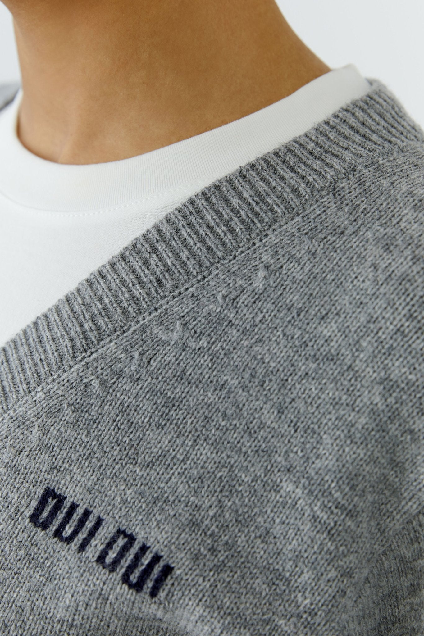 Strickpullover mit V-Ausschnitt