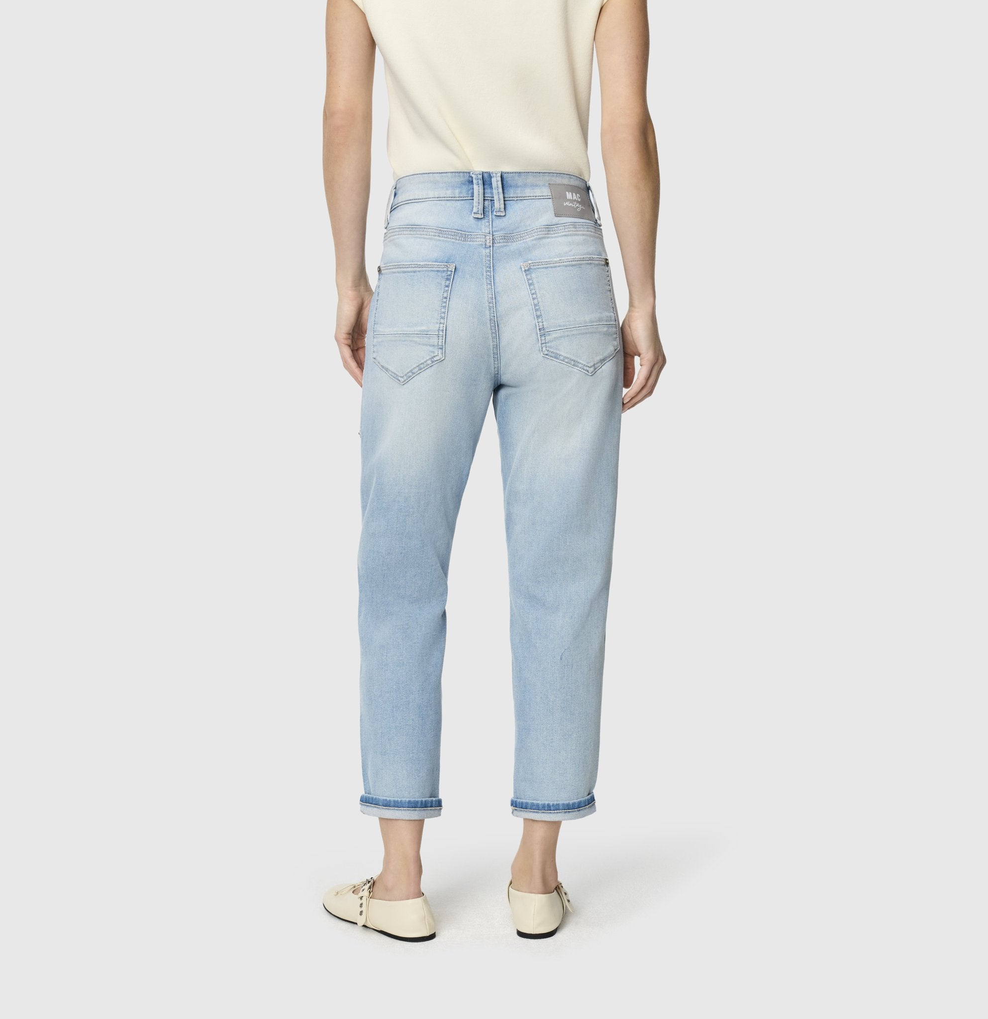 MAC Mom Fit High-Low Bleached