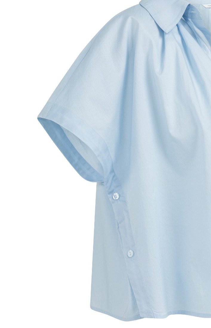 Ärmellose Bluse mit Zierknöpfen