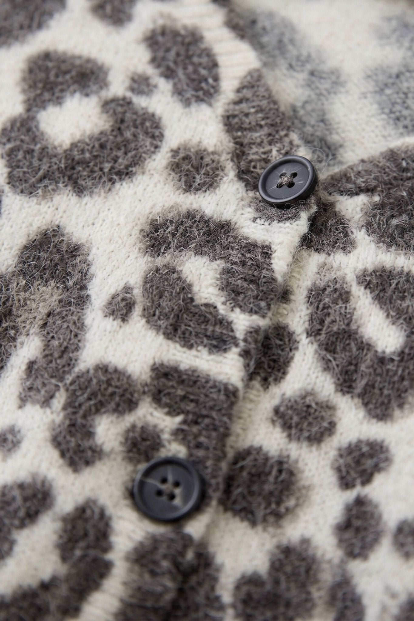 Strickjacke mit Leopardenmuster