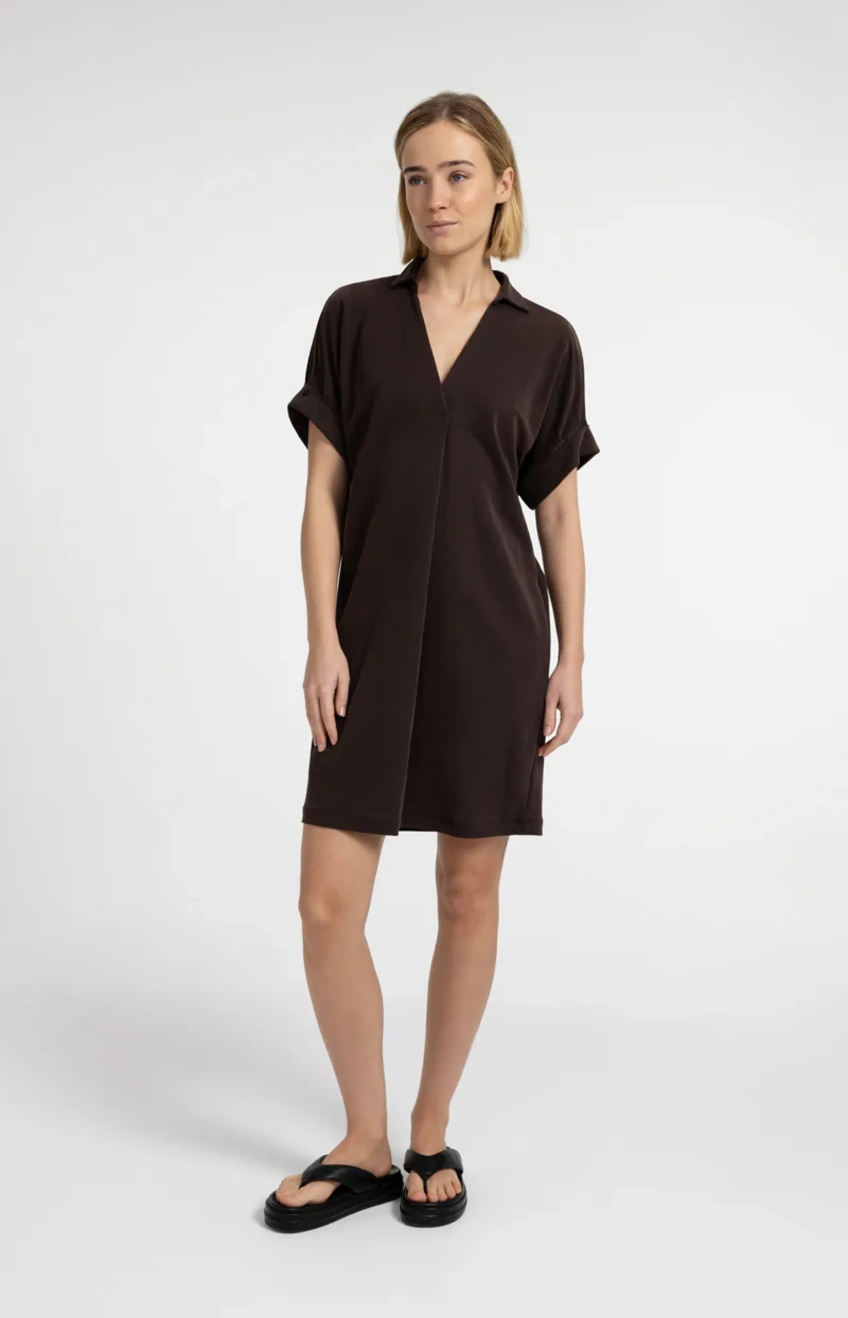 Kleid mit plissierten Ärmeln