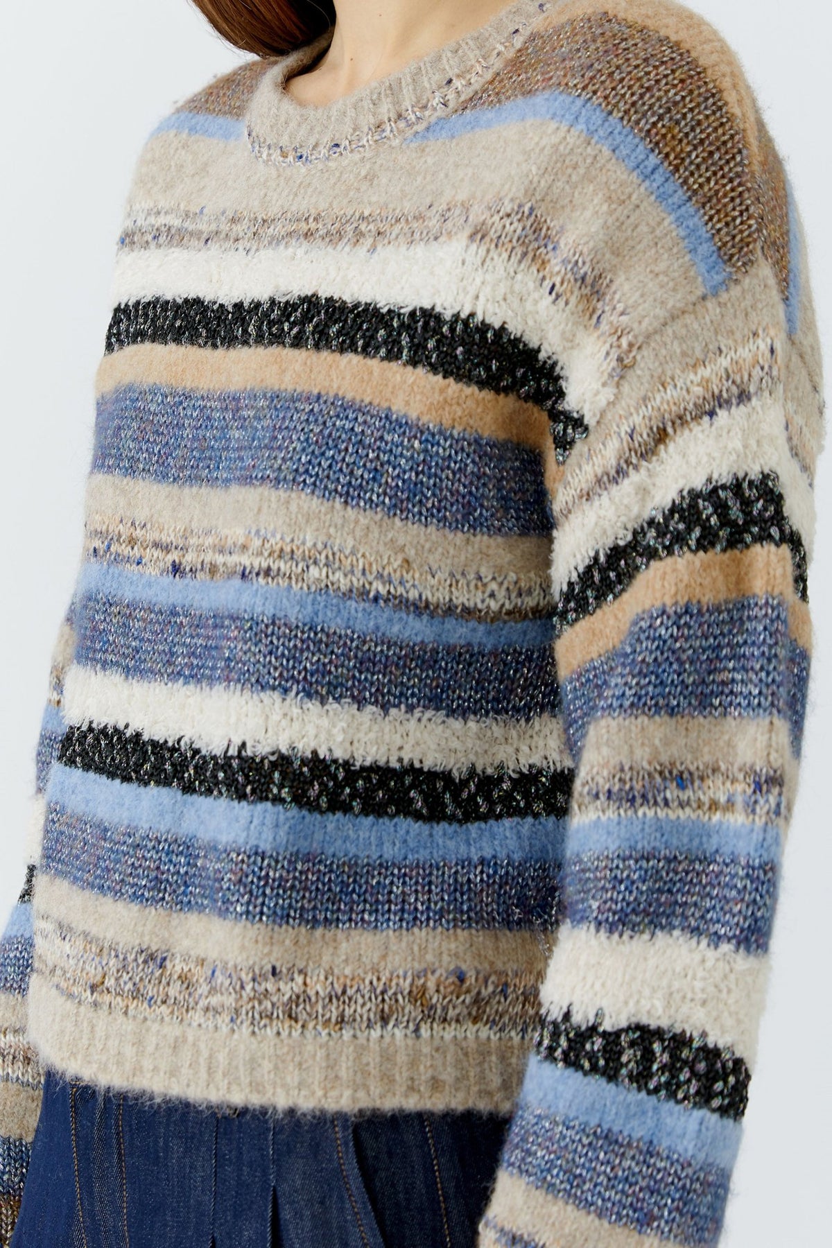 Flauschiger Pullover mit Streifen