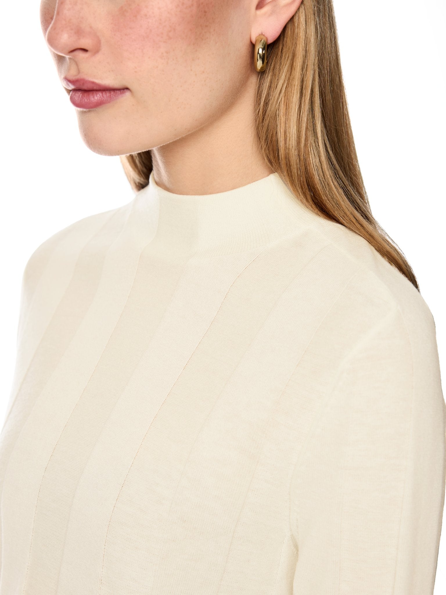 Schmaler Pullover mit Stehkragen