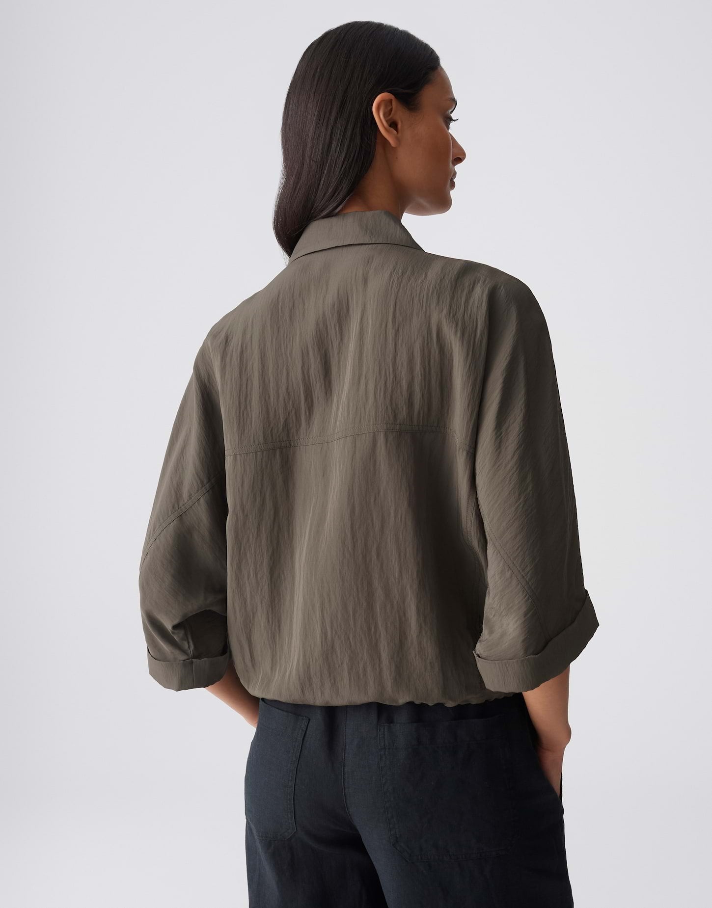Crashbluse mit Utility-Details